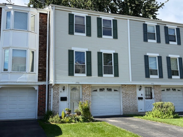 1990 Oxford Lane, Hoffman Estates IL 60169