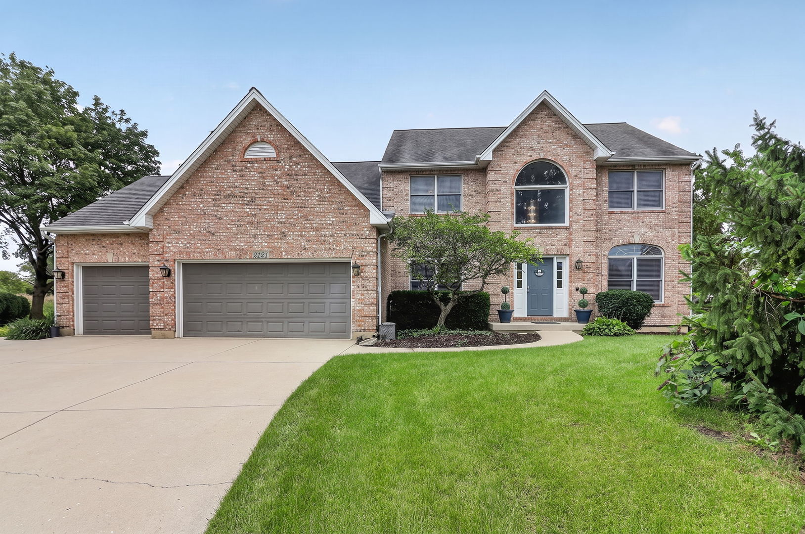 2121 Burnham Court, Algonquin IL 60102