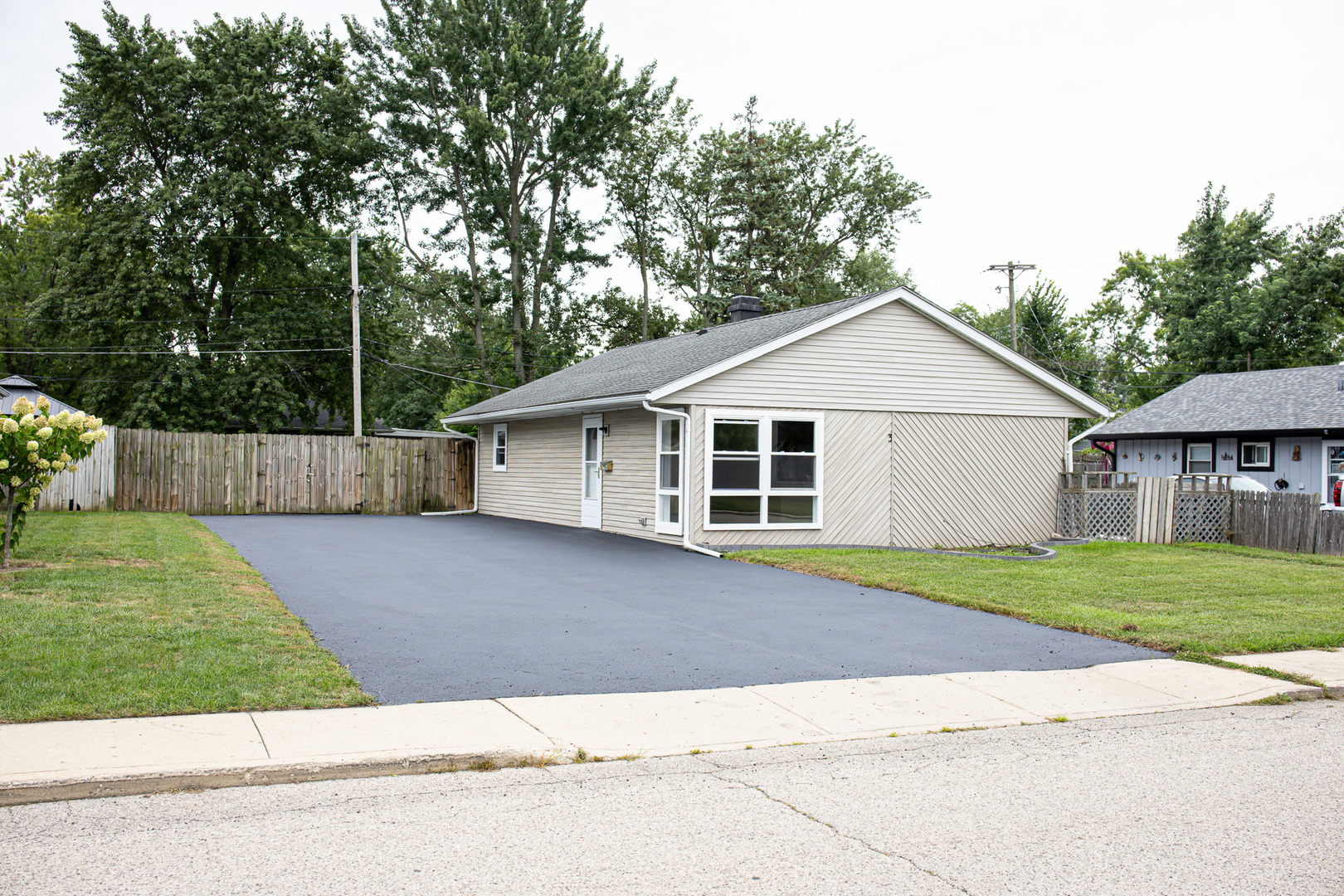 3 WALNUT Street, Carpentersville IL 60110