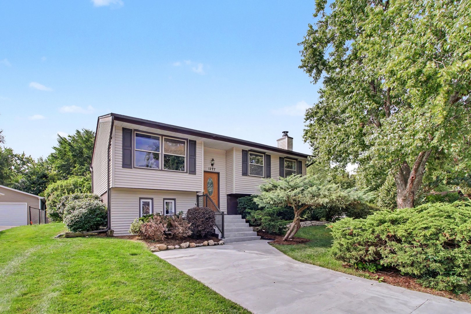 1227 Kingston Lane, Schaumburg IL 60193