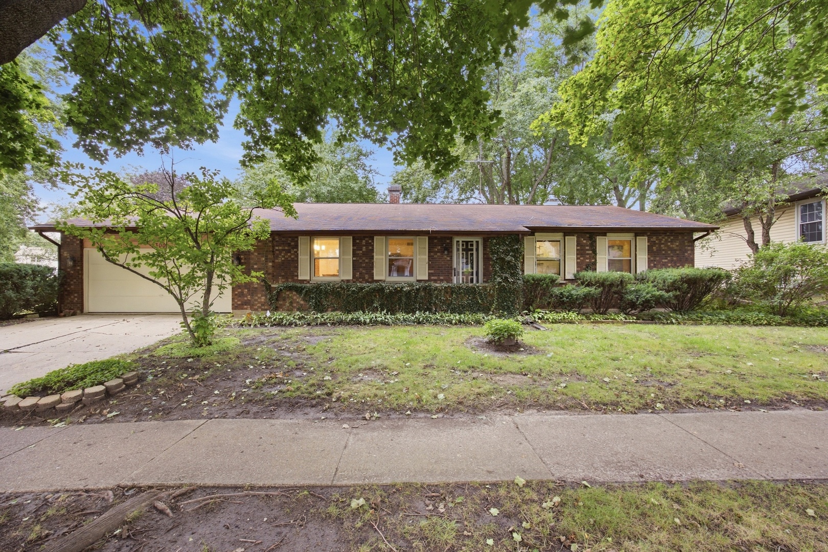 1300 N Lyle Avenue, Elgin IL 60123