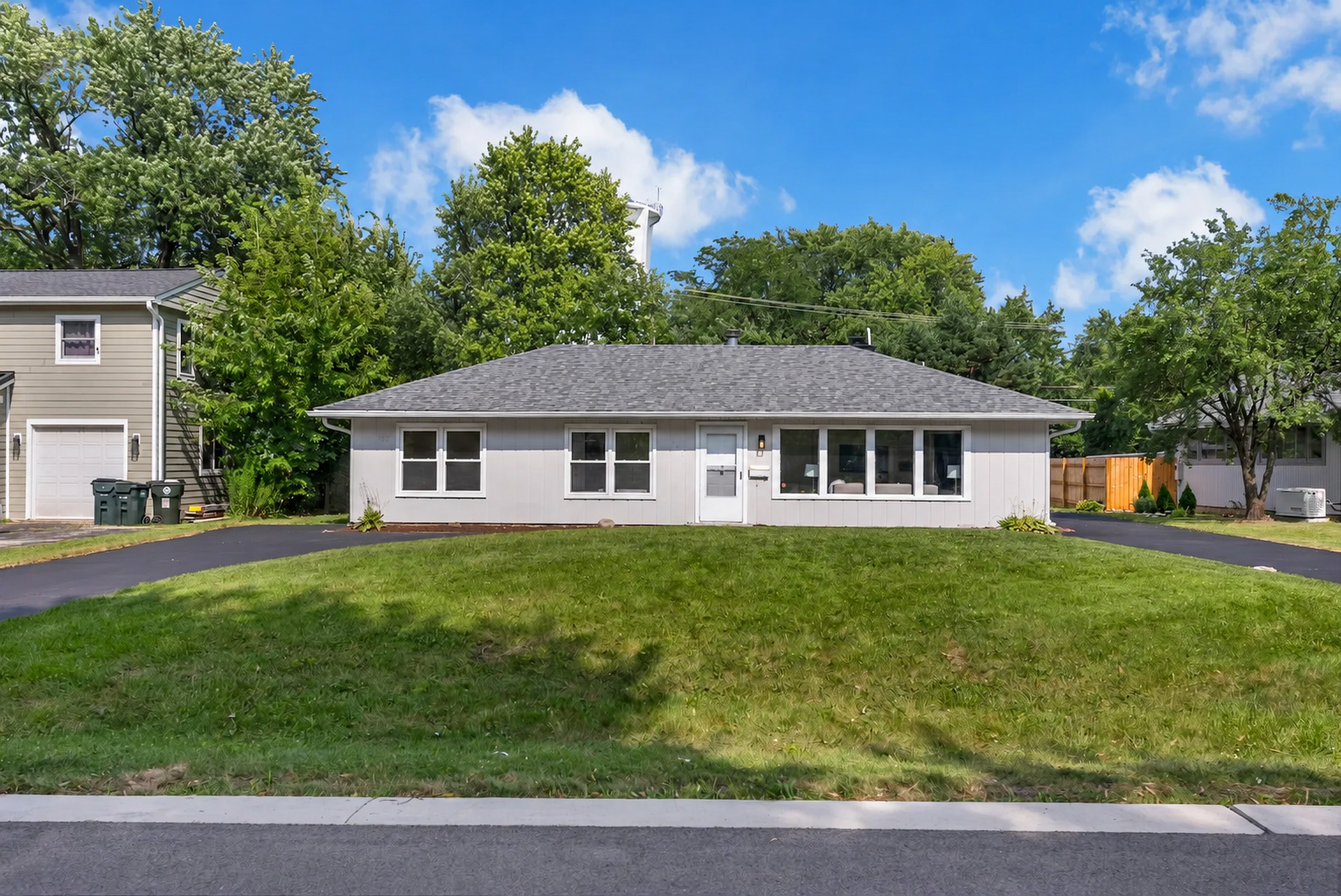 727 SKYLINE Drive, Barrington IL 60010
