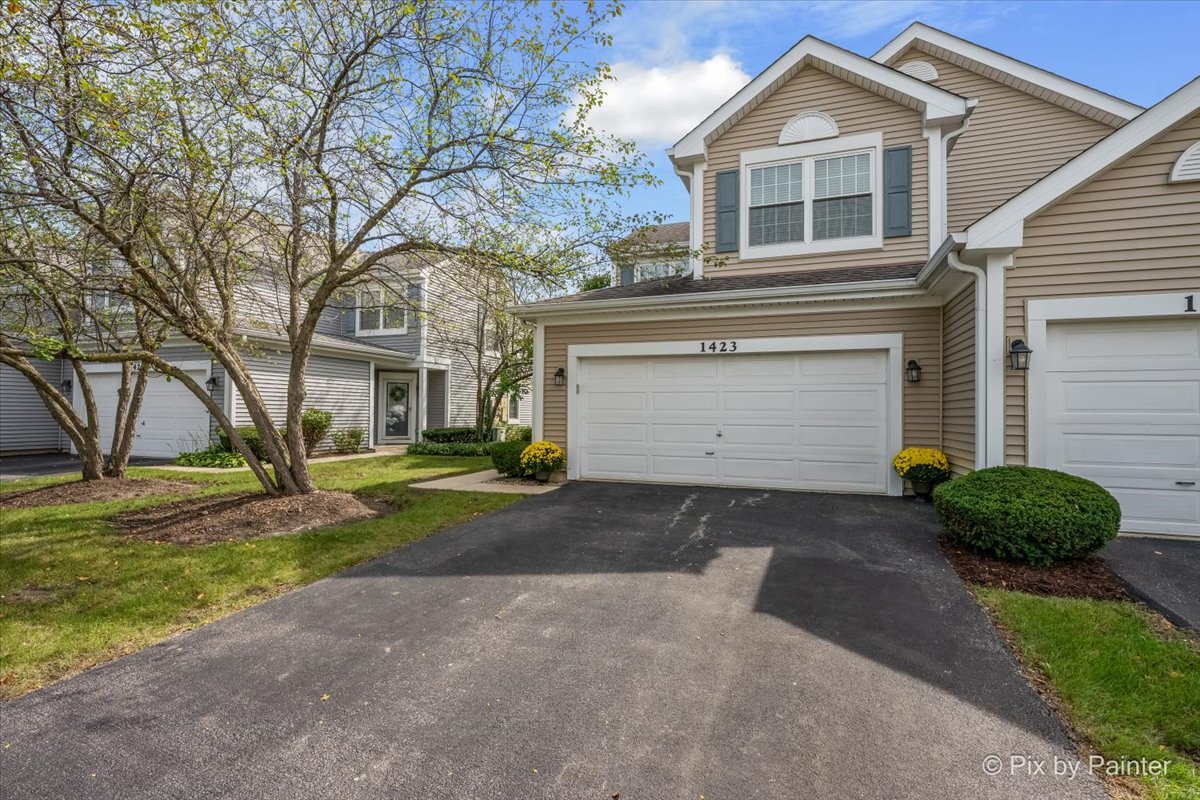 1423 Walnut Hill Avenue Unit 1423, St. Charles IL 60174