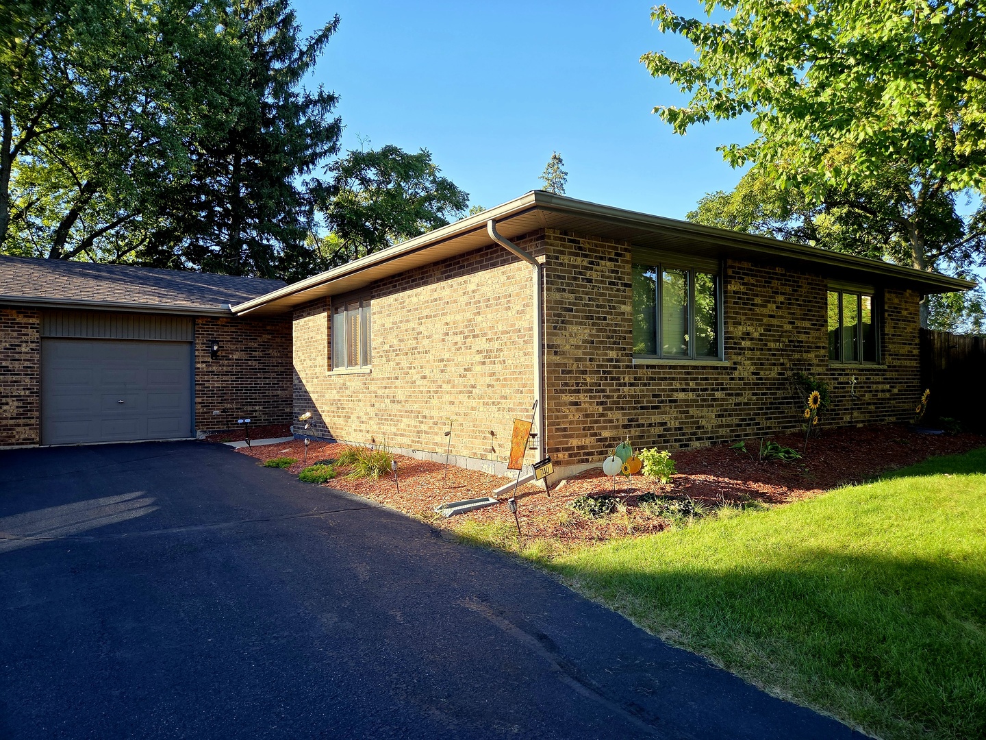 740 Tara Drive, Woodstock IL 60098