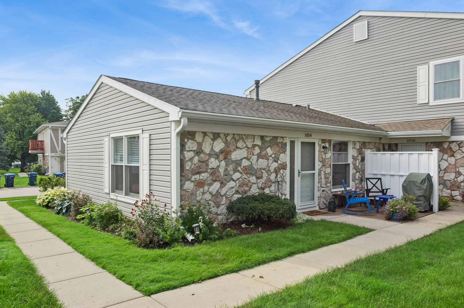 1054 Brunswick Harbor, Schaumburg IL 60193