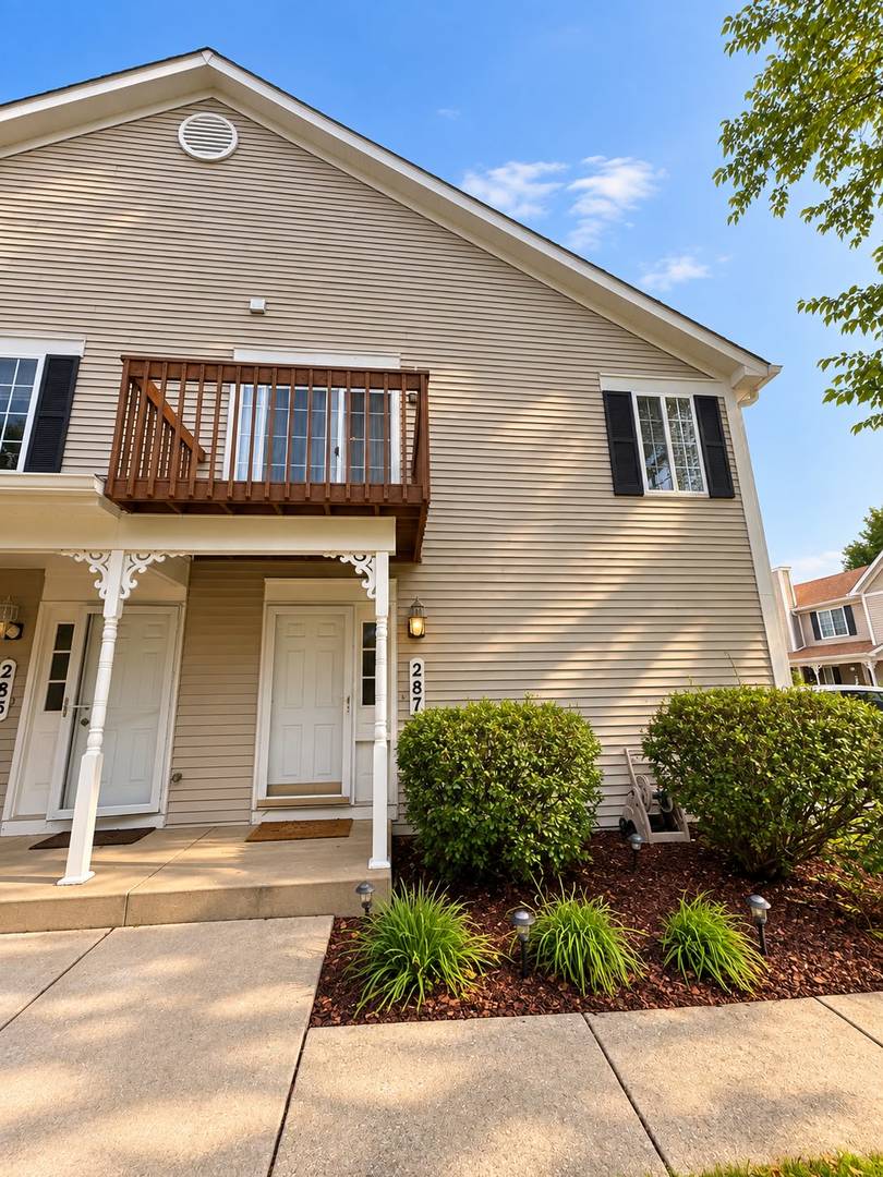 287 Sandhurst Lane Unit D, South Elgin IL 60177