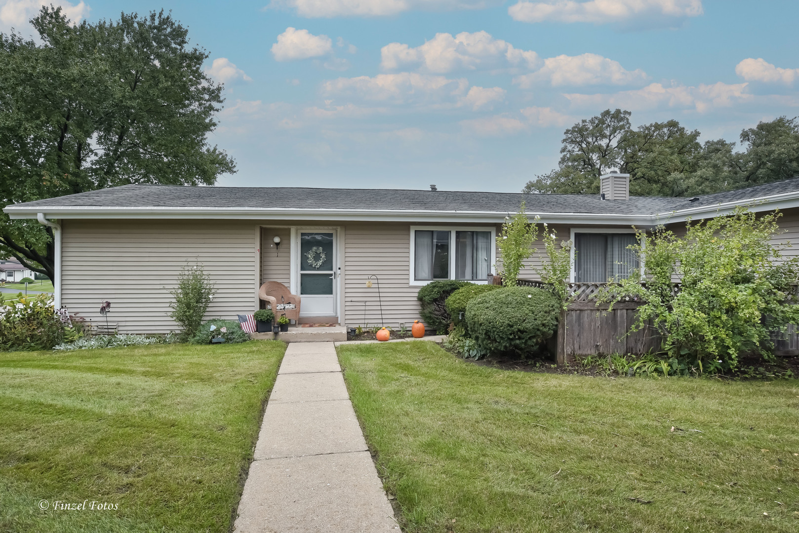 824 Wiltshire Drive Unit 1, Mchenry IL 60050