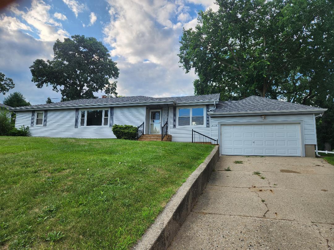 914 Oakleaf Avenue, Mchenry IL 60051