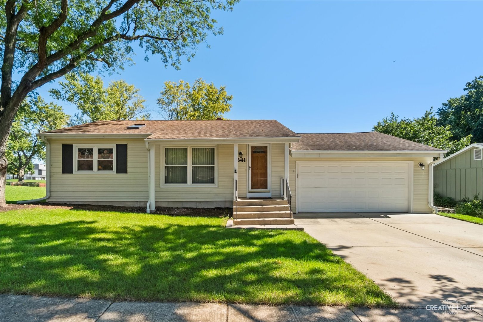 541 Dean Drive, South Elgin IL 60177