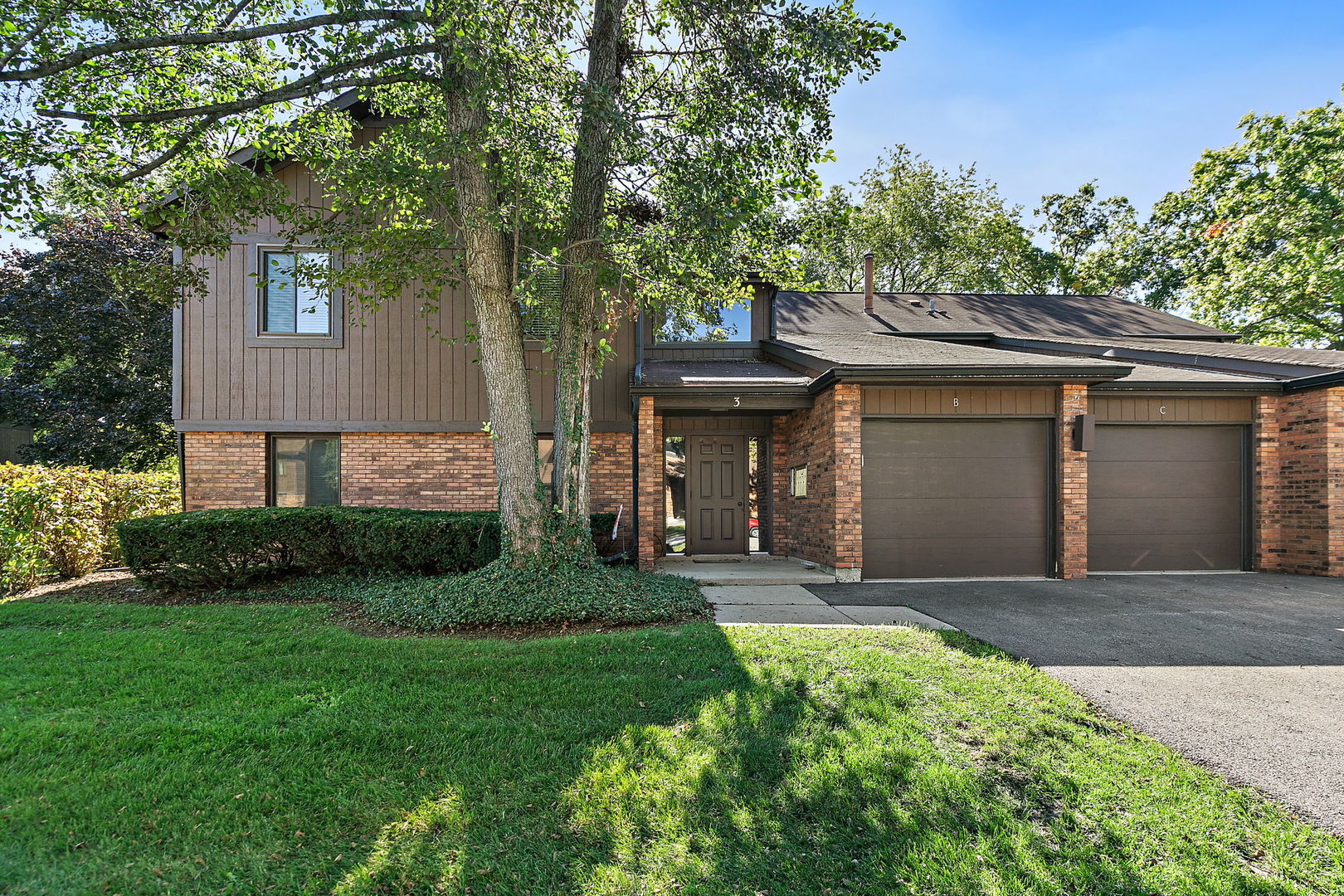 3 Creekside Circle Unit B, Elgin IL 60123