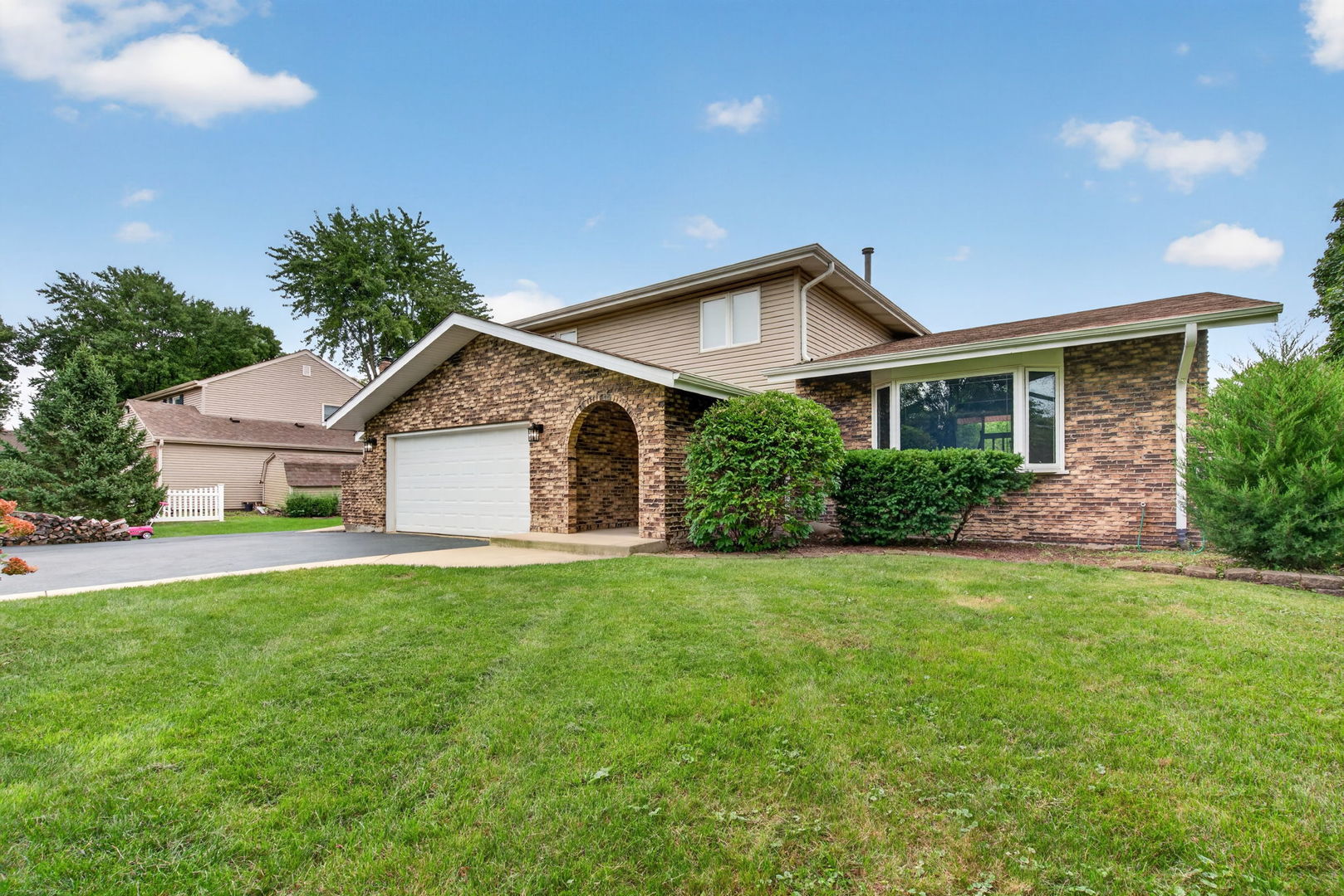 29W055 Schillinger Drive, Naperville IL 60564