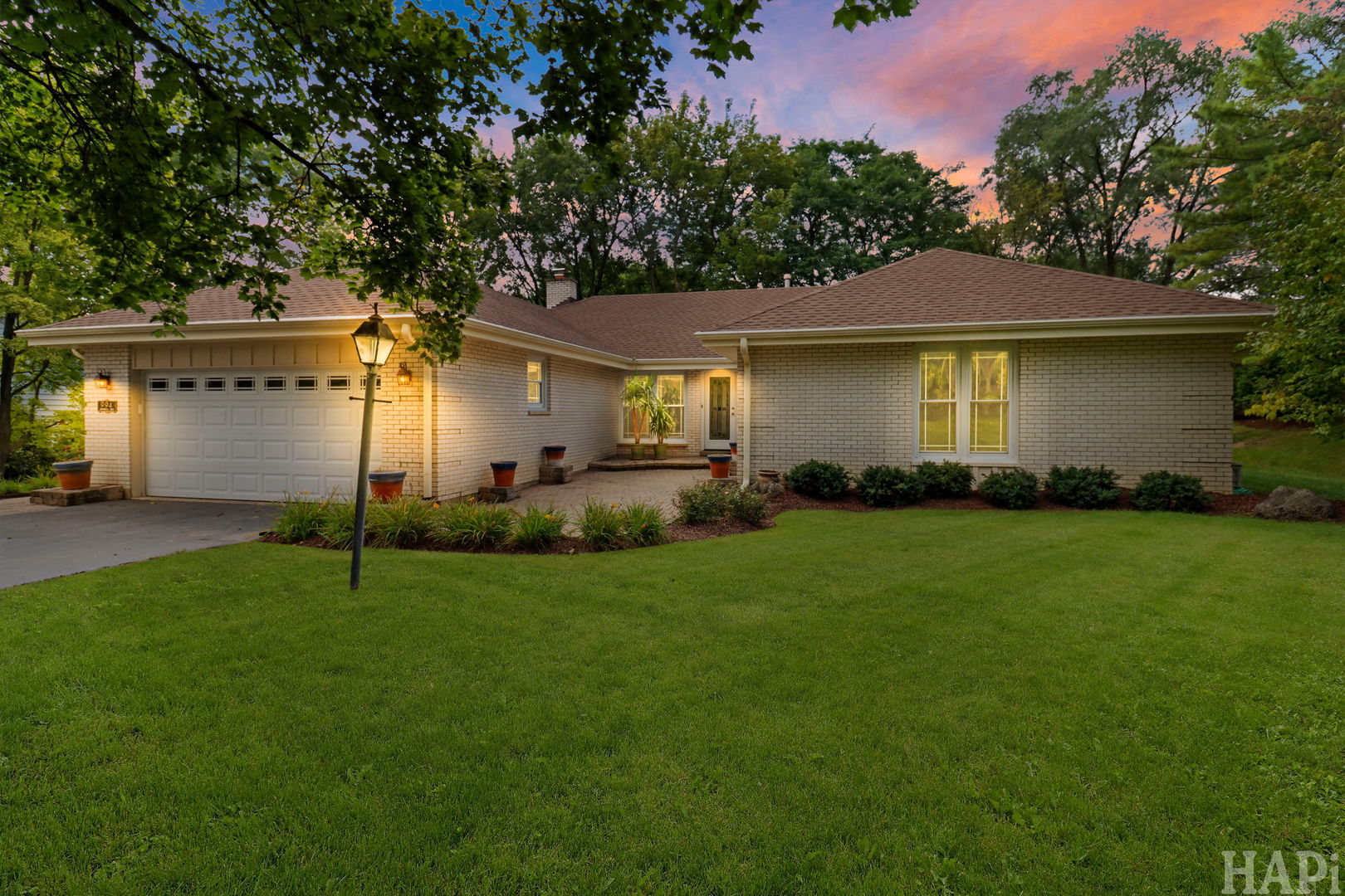 994 Commonwealth Court, Barrington IL 60010
