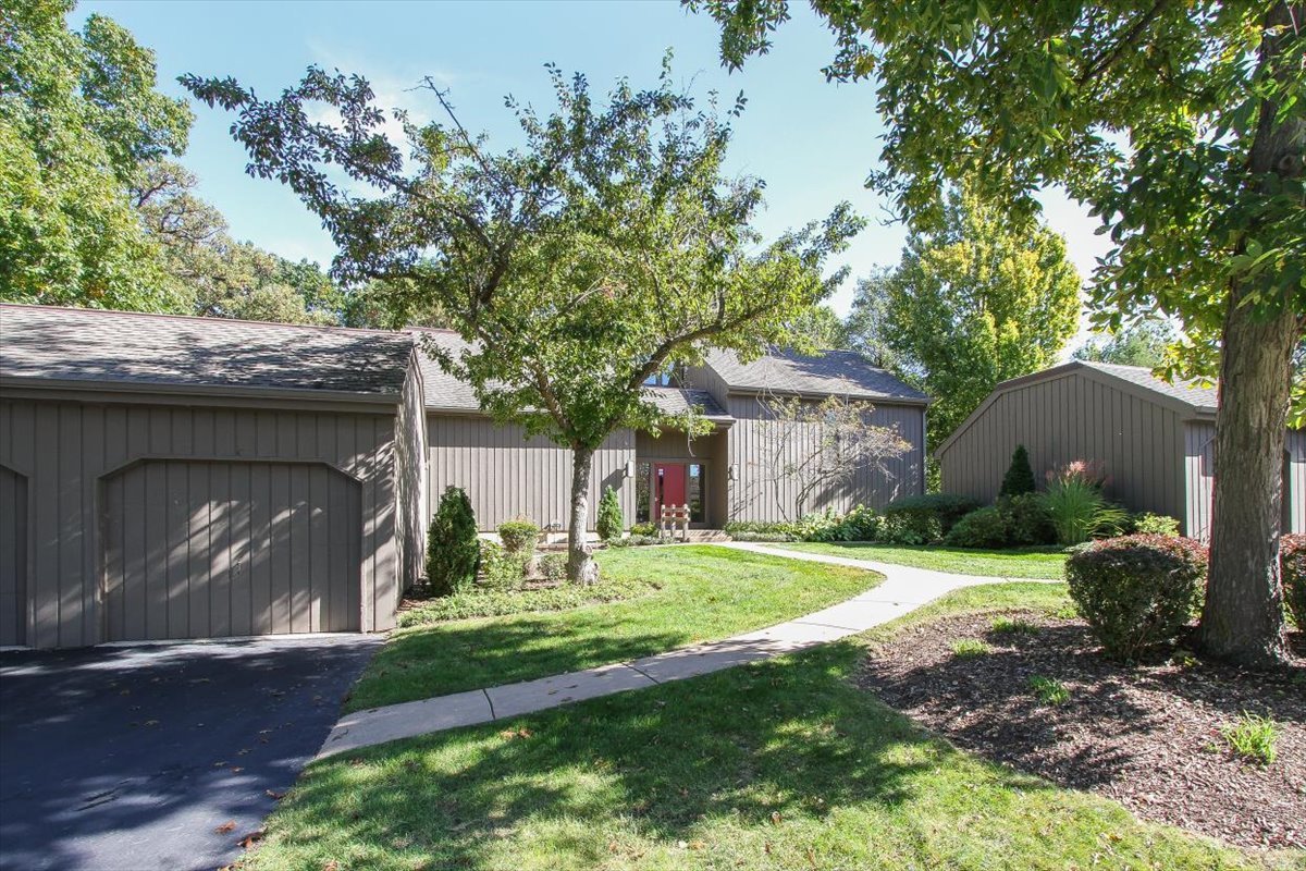 671C Old Barn Road, Lake Barrington IL 60010