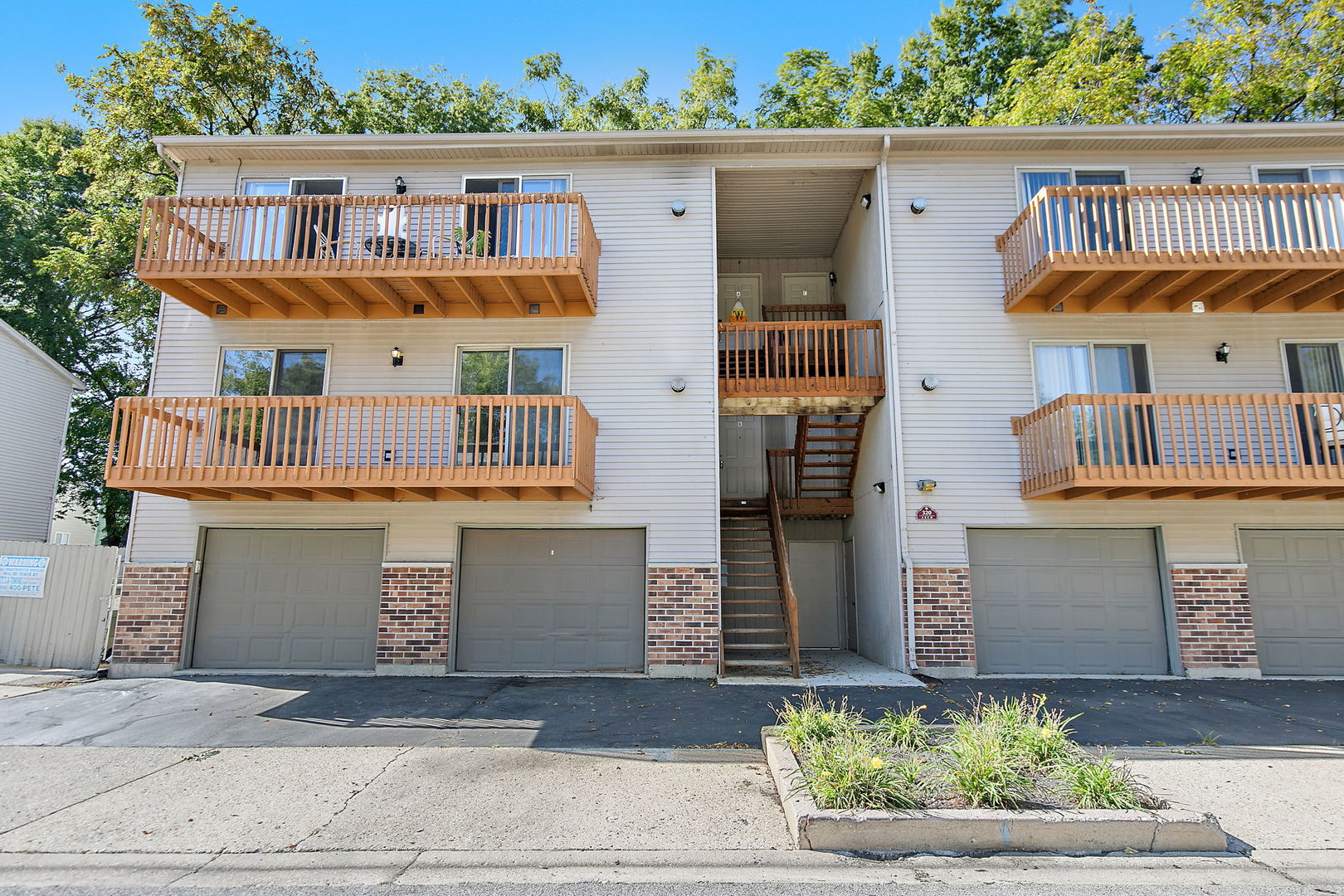320 Woodridge Circle Unit B, South Elgin IL 60177