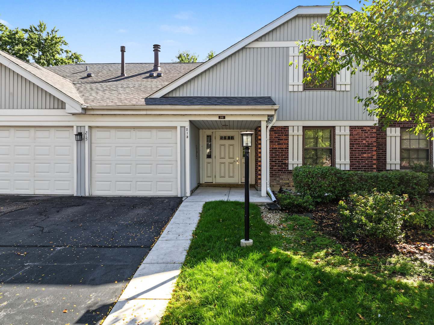 215 Brookston Drive Unit B2, Schaumburg IL 60193