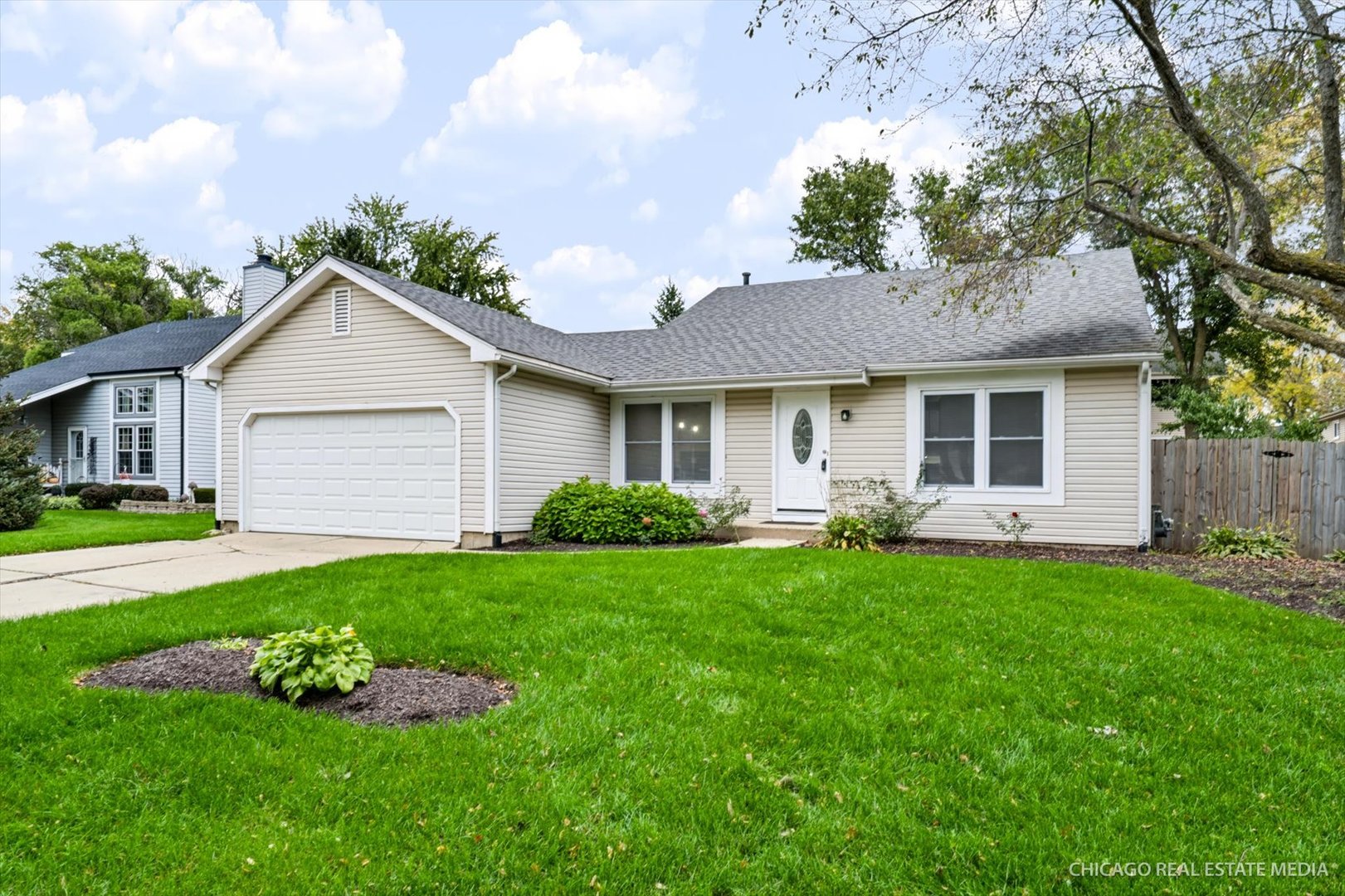 985 Ridgewood Lane, Crystal Lake IL 60014