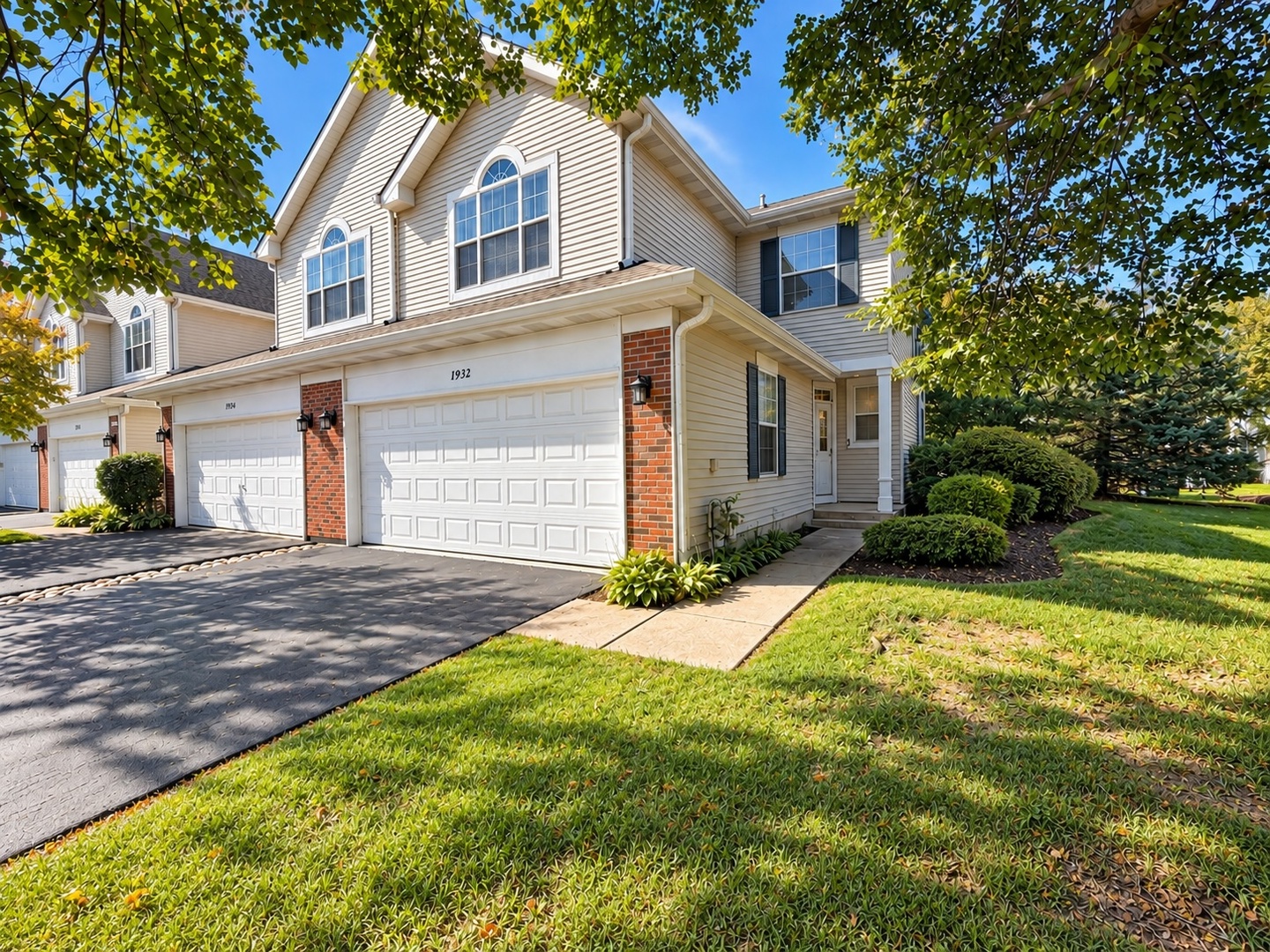 1932 BLACKBERRY Lane, Hoffman Estates IL 60169