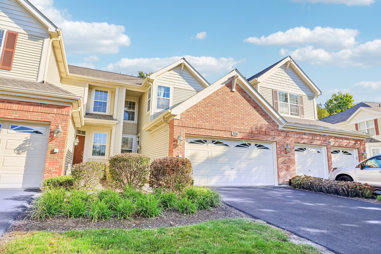 306 Remington Drive, St. Charles IL 60175
