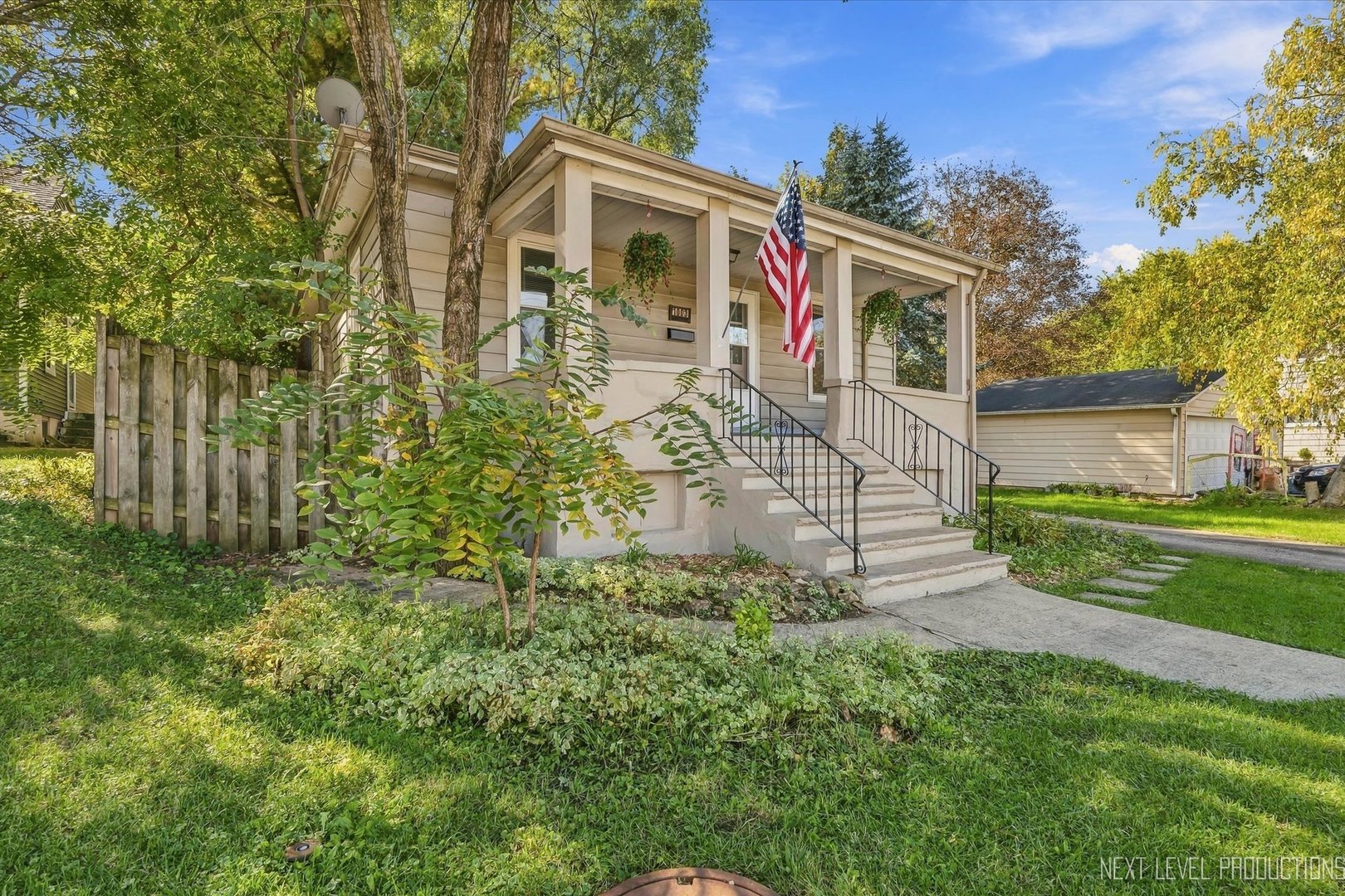 1003 Dean Street, St. Charles IL 60174