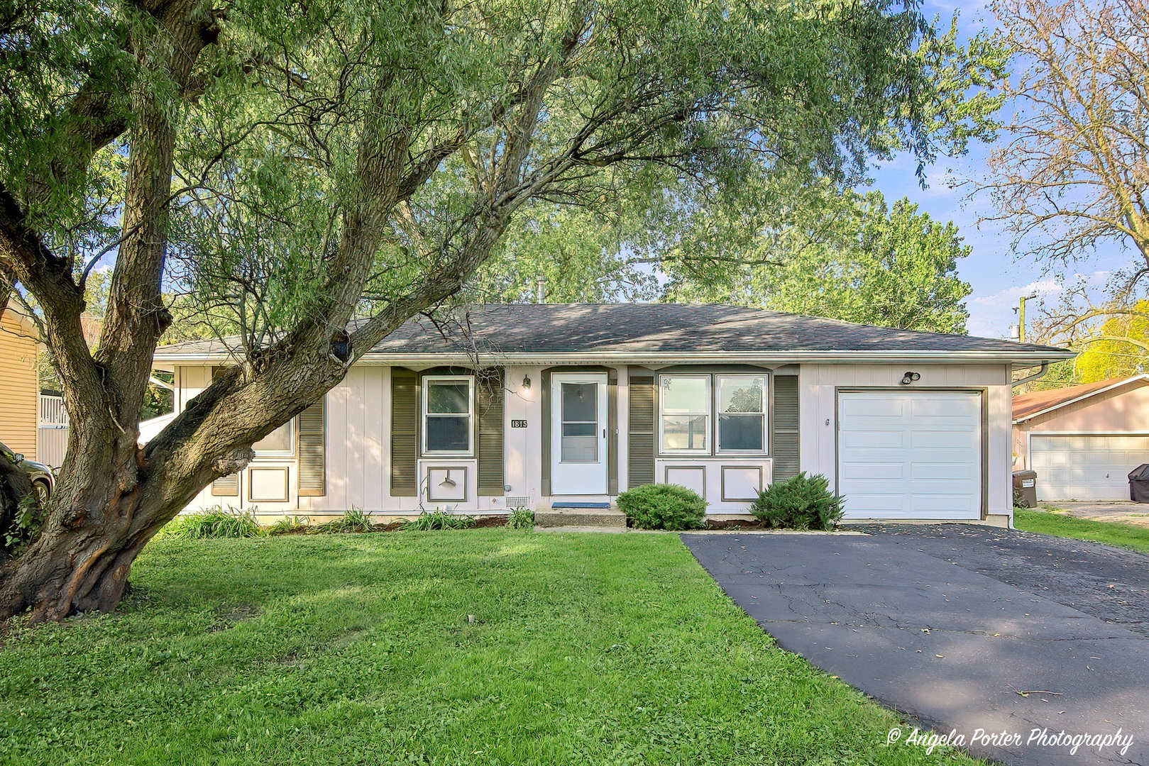 1815 Beach Road, Mchenry IL 60050