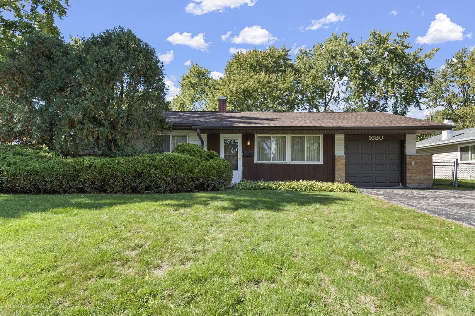 1680 pierce Road, Hoffman Estates IL 60169