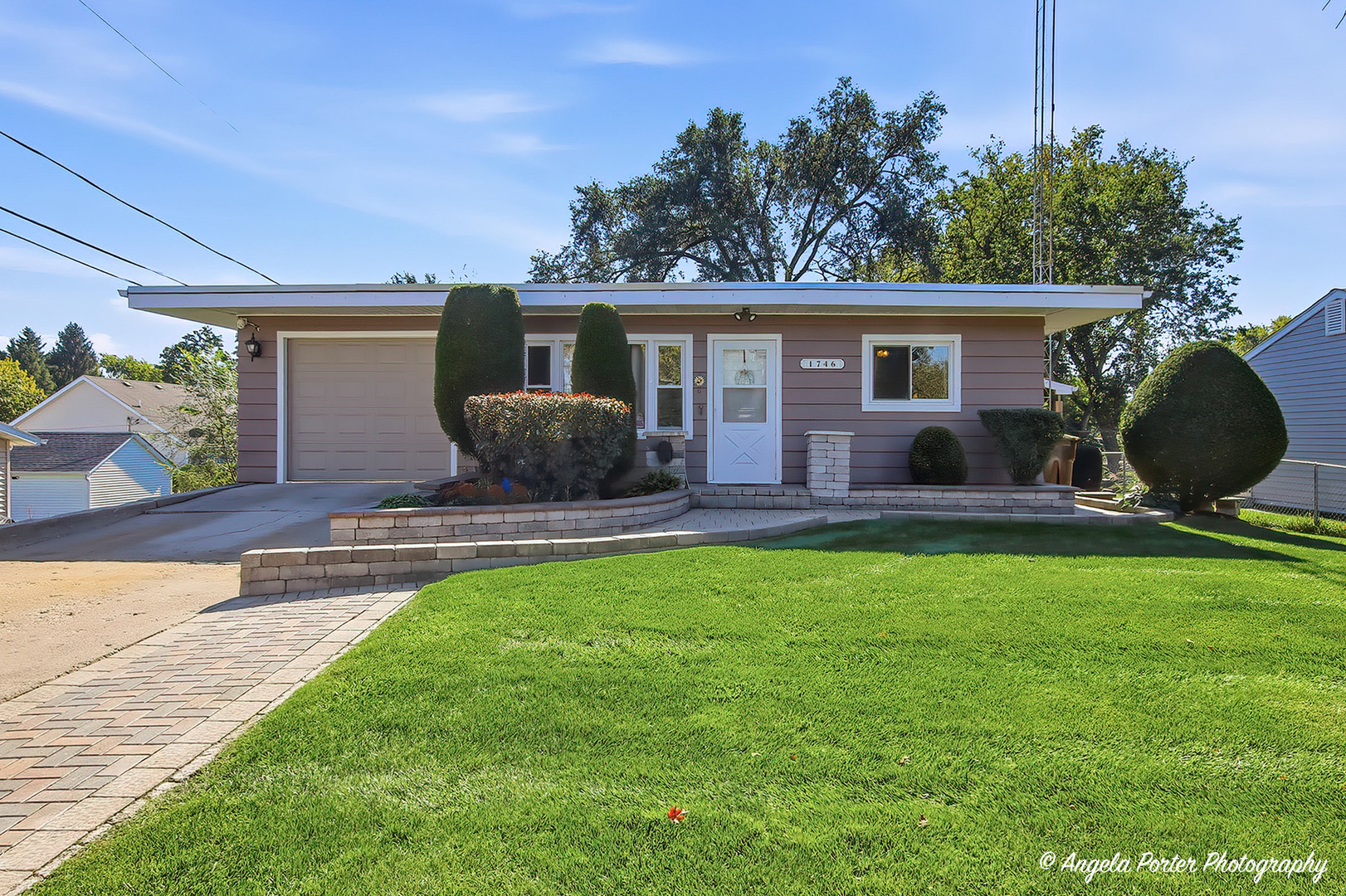 1746 WALNUT Drive, Woodstock IL 60098