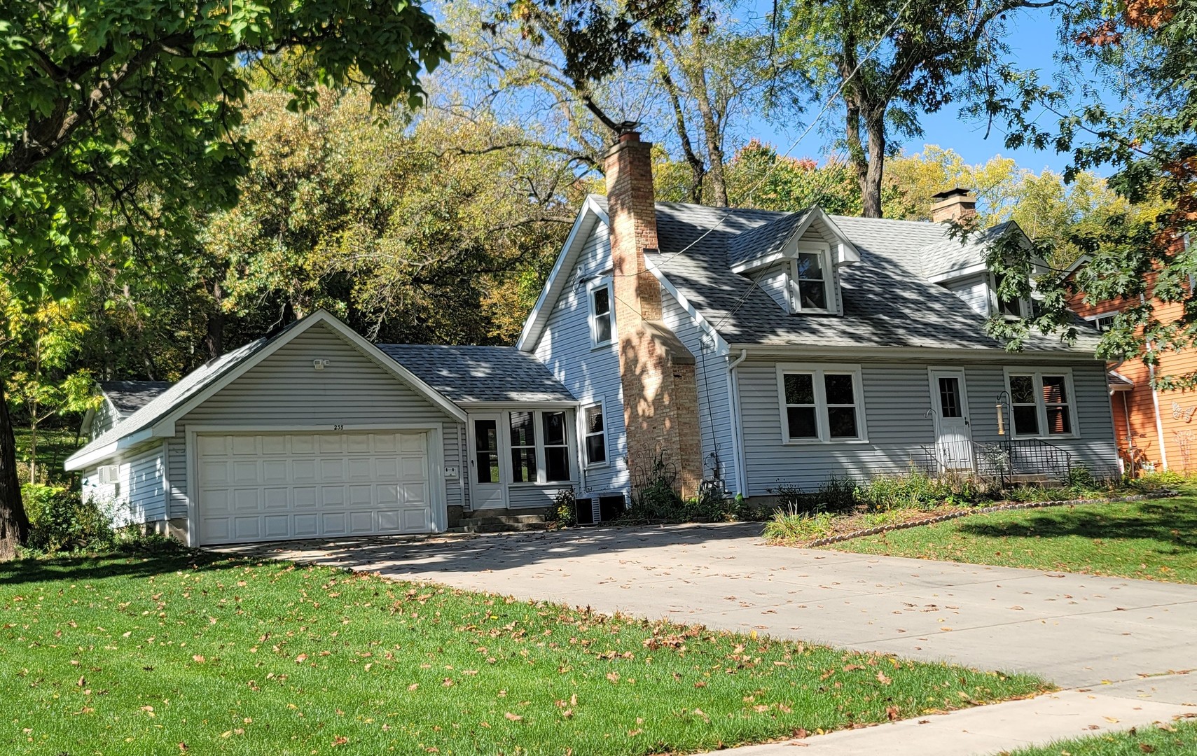 235 N Lincoln Avenue, Carpentersville IL 60110