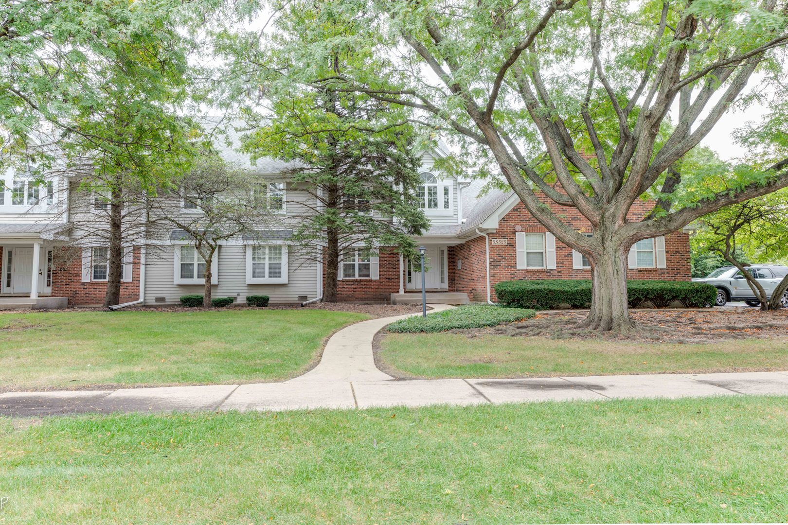 5S525 Scots Drive Unit 6G, Naperville IL 60563