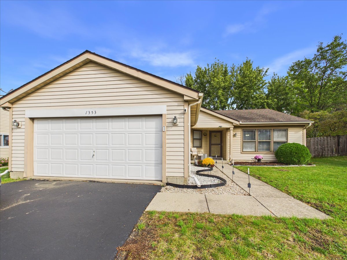 1353 Fountain Green Drive, Crystal Lake IL 60014