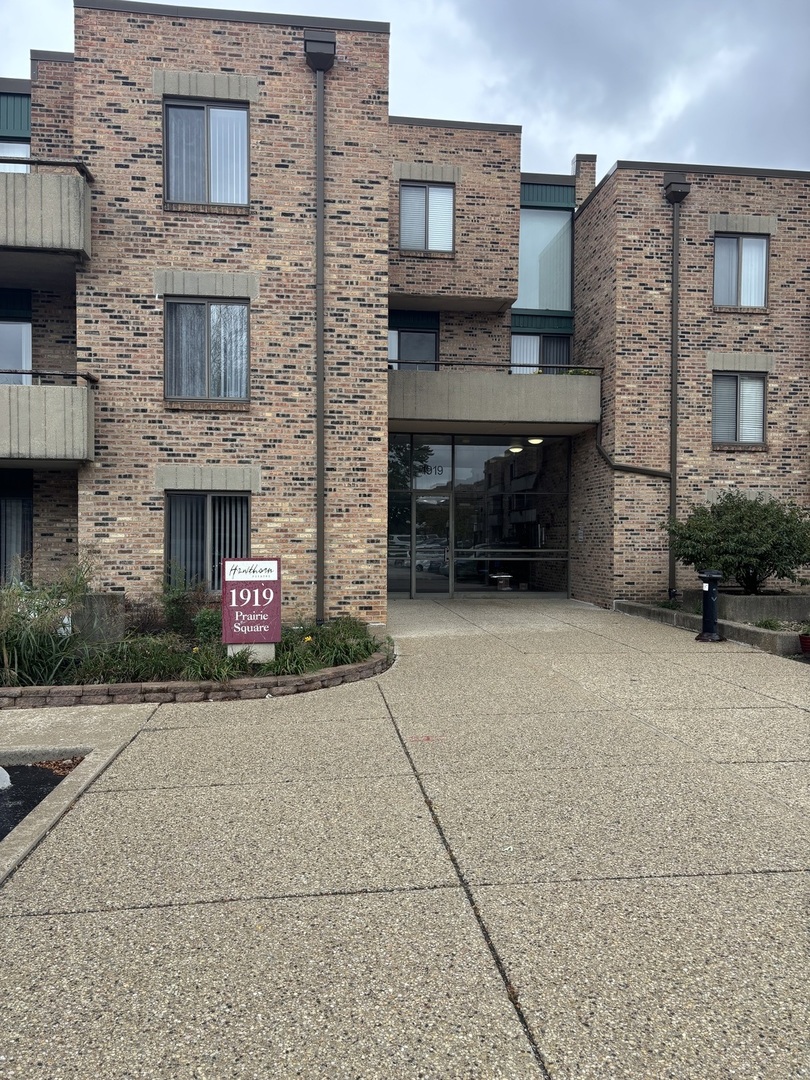 1919 Prairie Square Unit 32, Schaumburg IL 60173