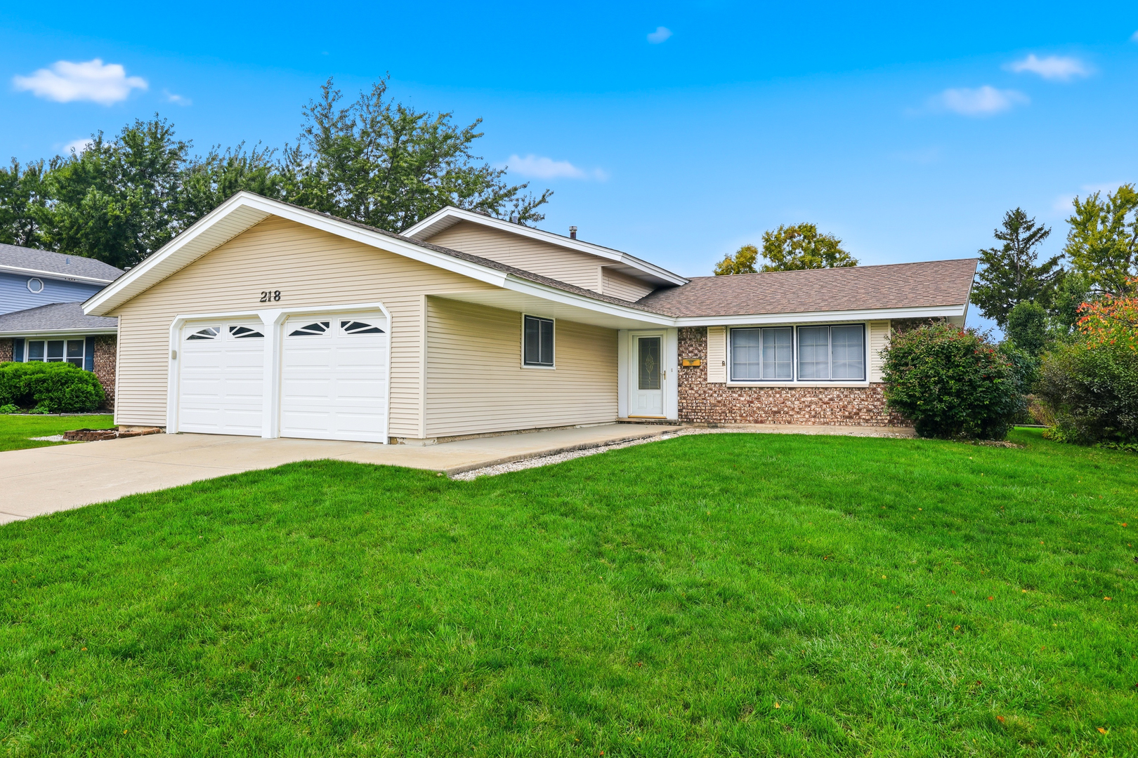 218 Desmond Drive, Schaumburg IL 60193