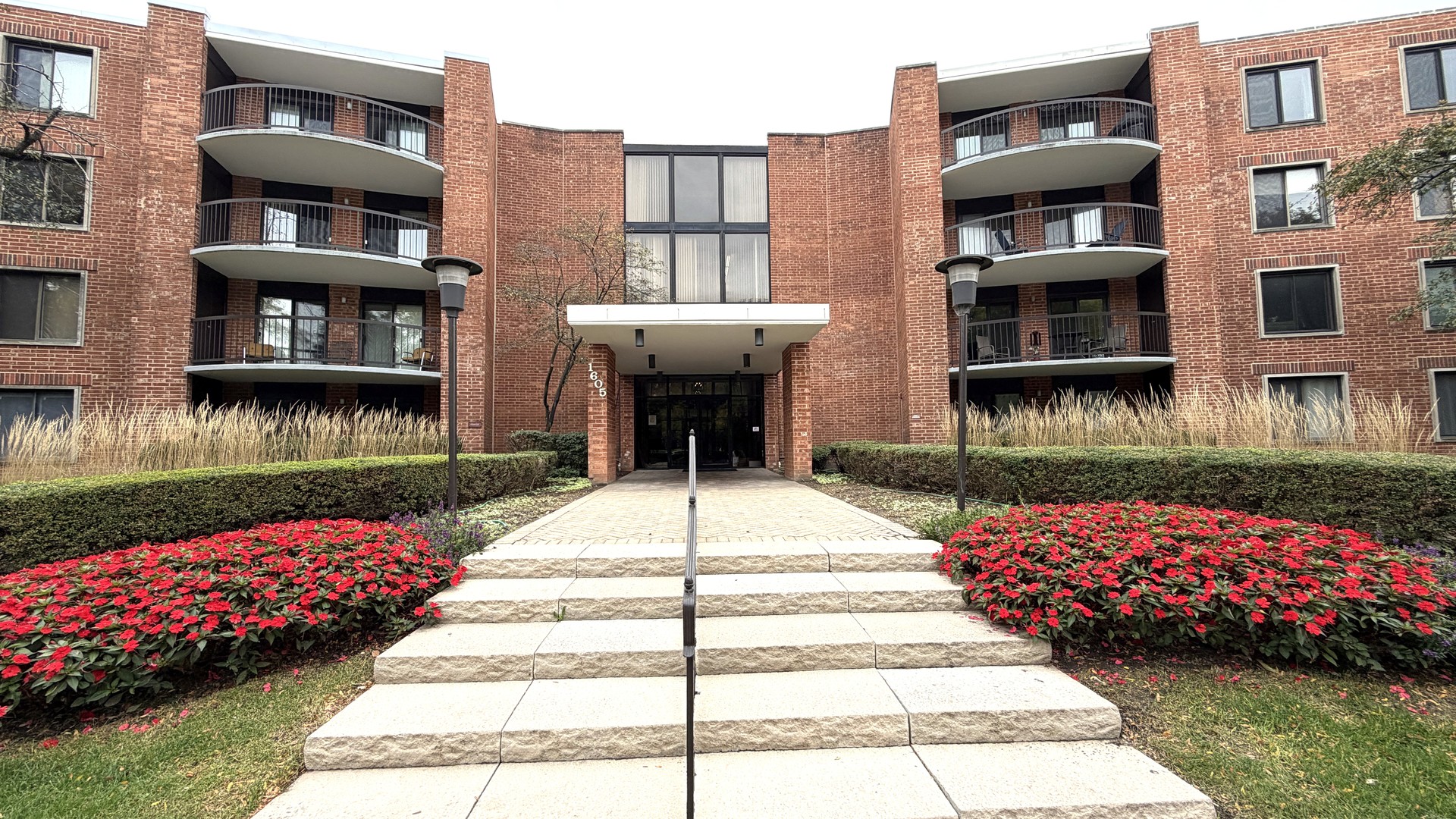 1605 E Central Road Unit 202A, Arlington Heights IL 60005