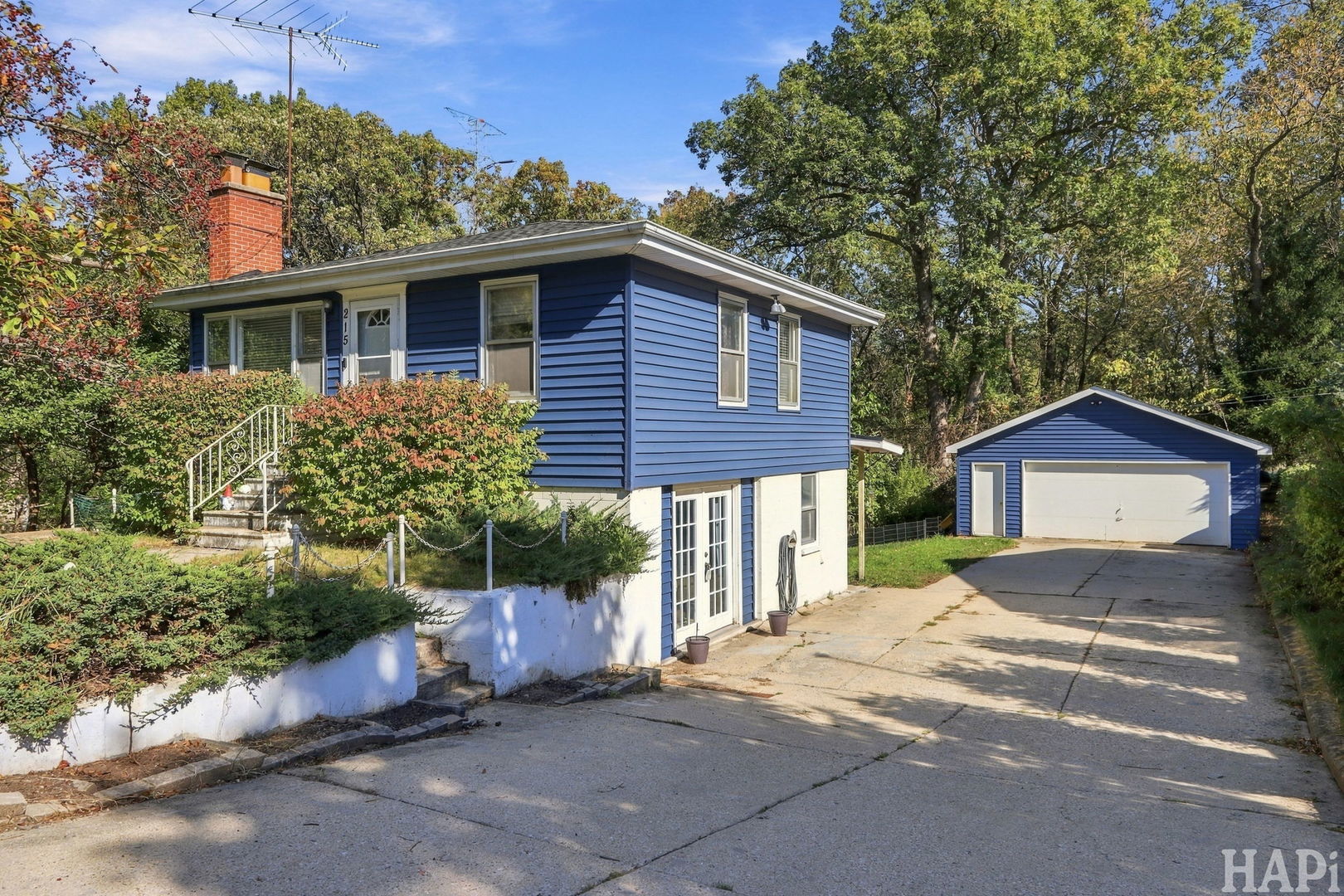 215 Valley Drive, Oakwood Hills IL 60013