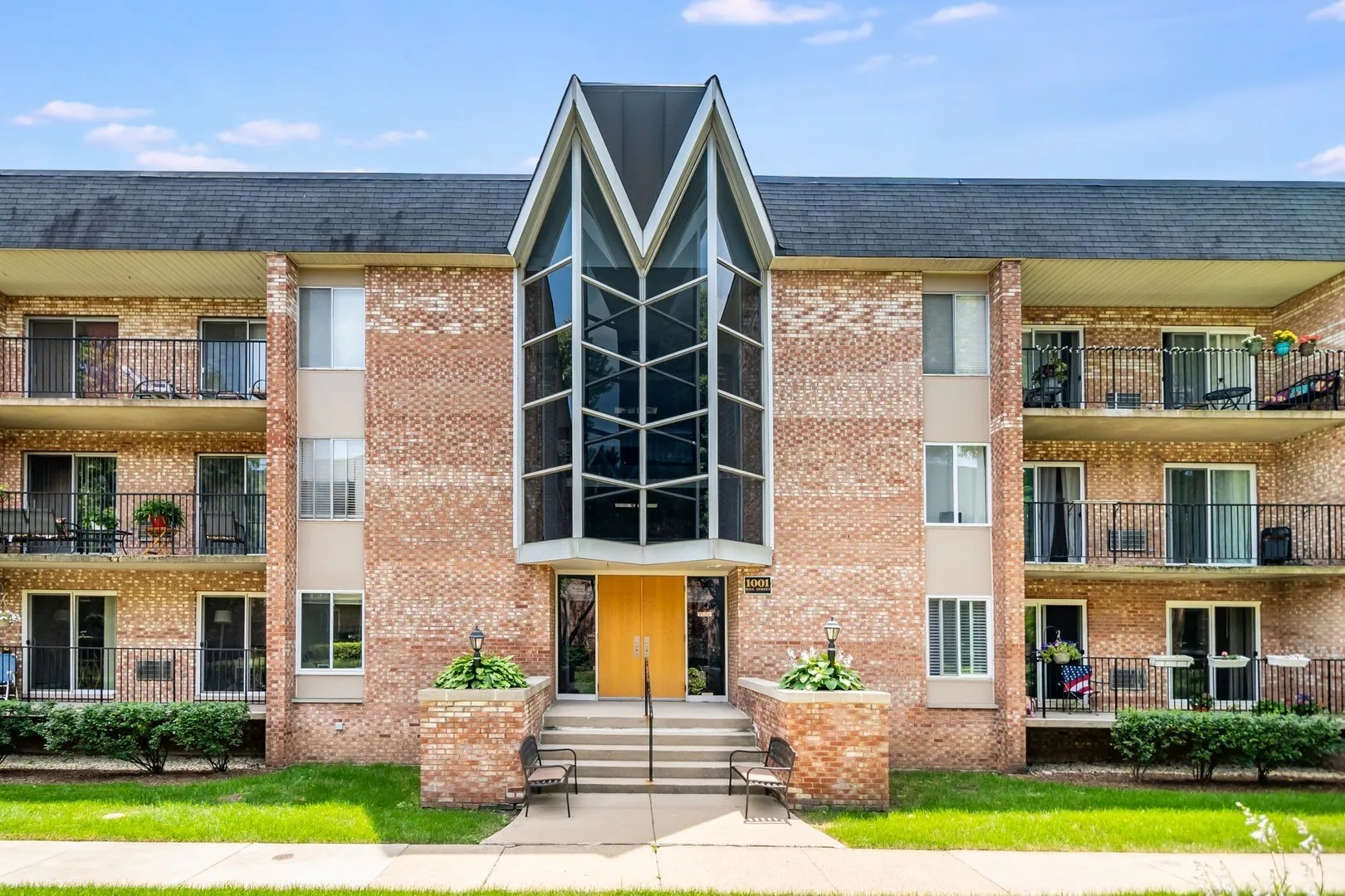 1001 N Mill Street Unit 307, Naperville IL 60563