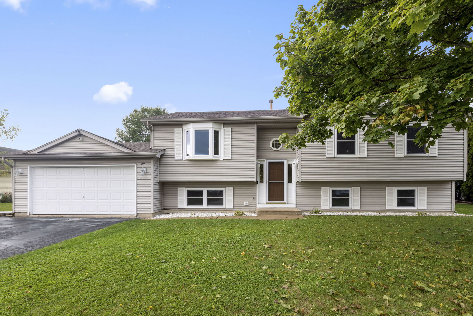 219 NEWPORT Trail, Mchenry IL 60050