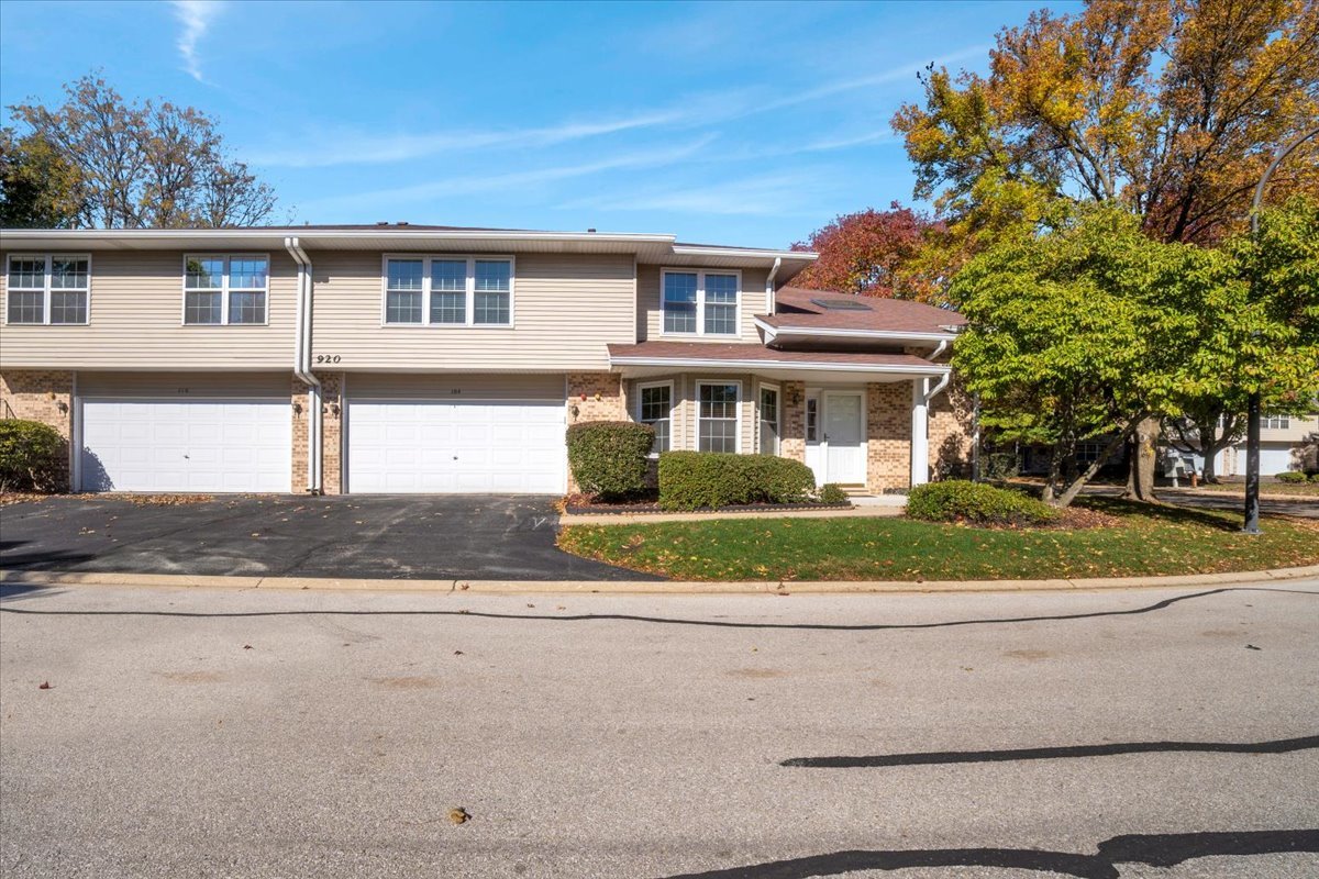 920 Elderberry Circle Unit 104, Naperville IL 60563
