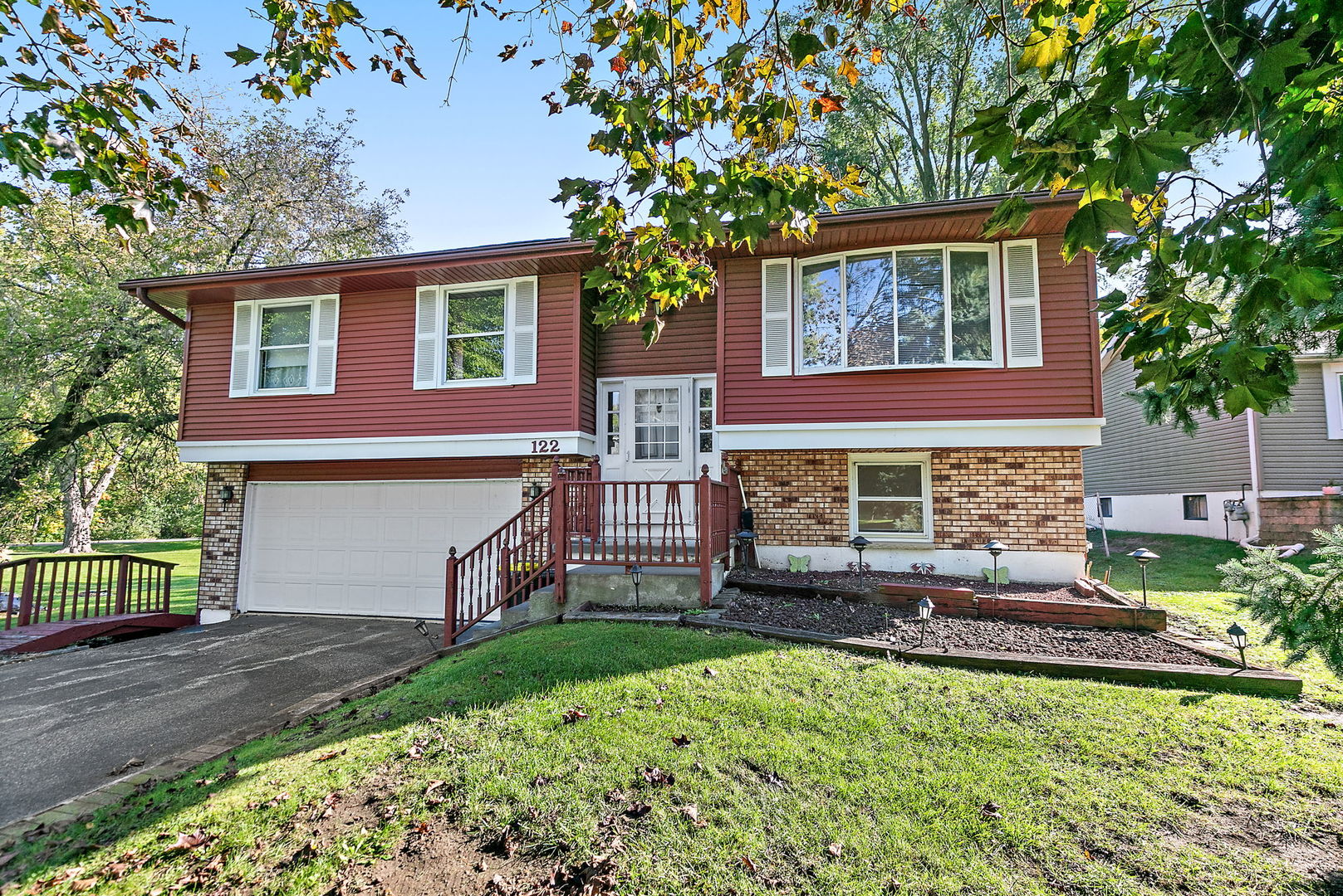 122 Indian Trail, Lake In The Hills IL 60156