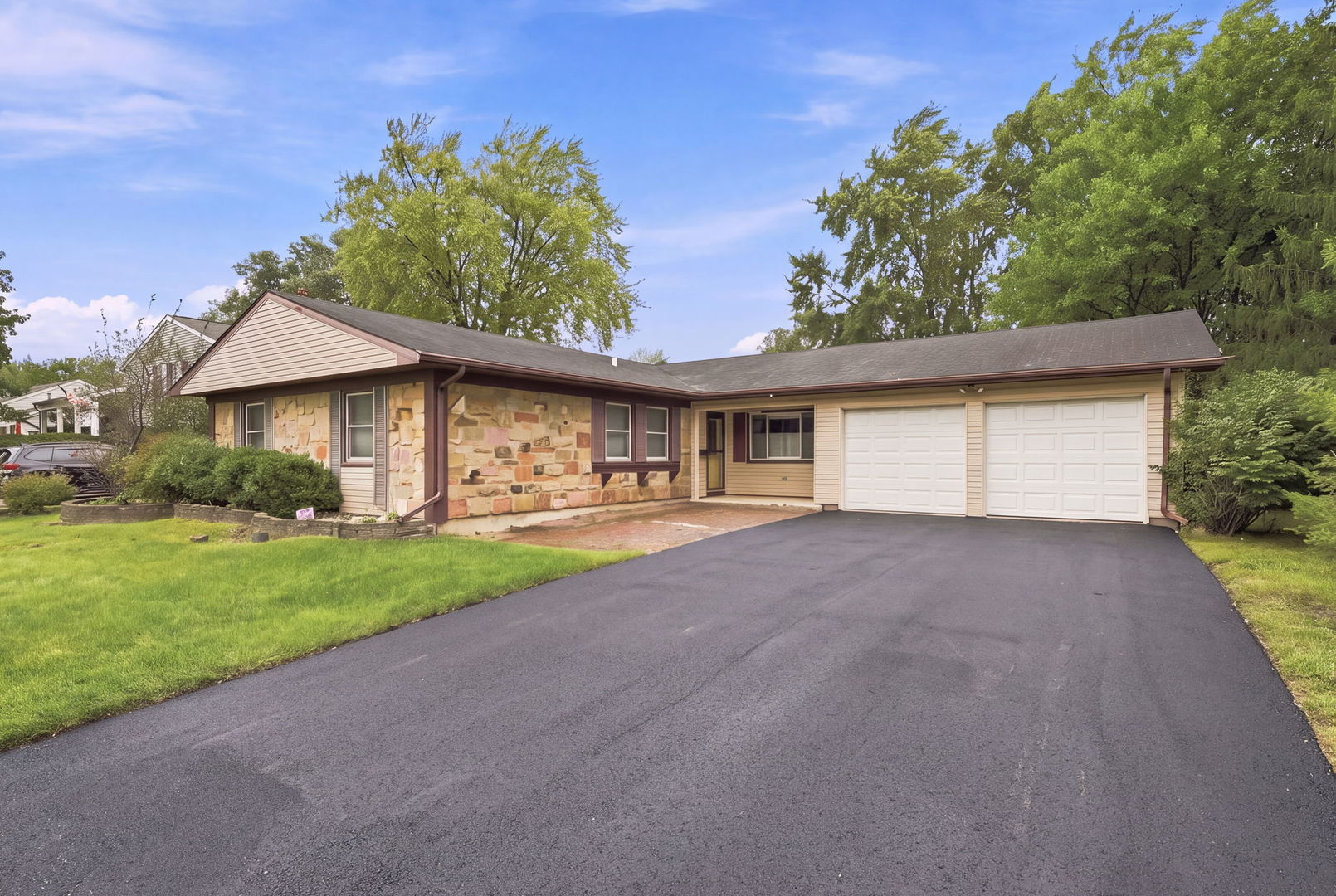 1600 Cambourne Lane, Schaumburg IL 60194