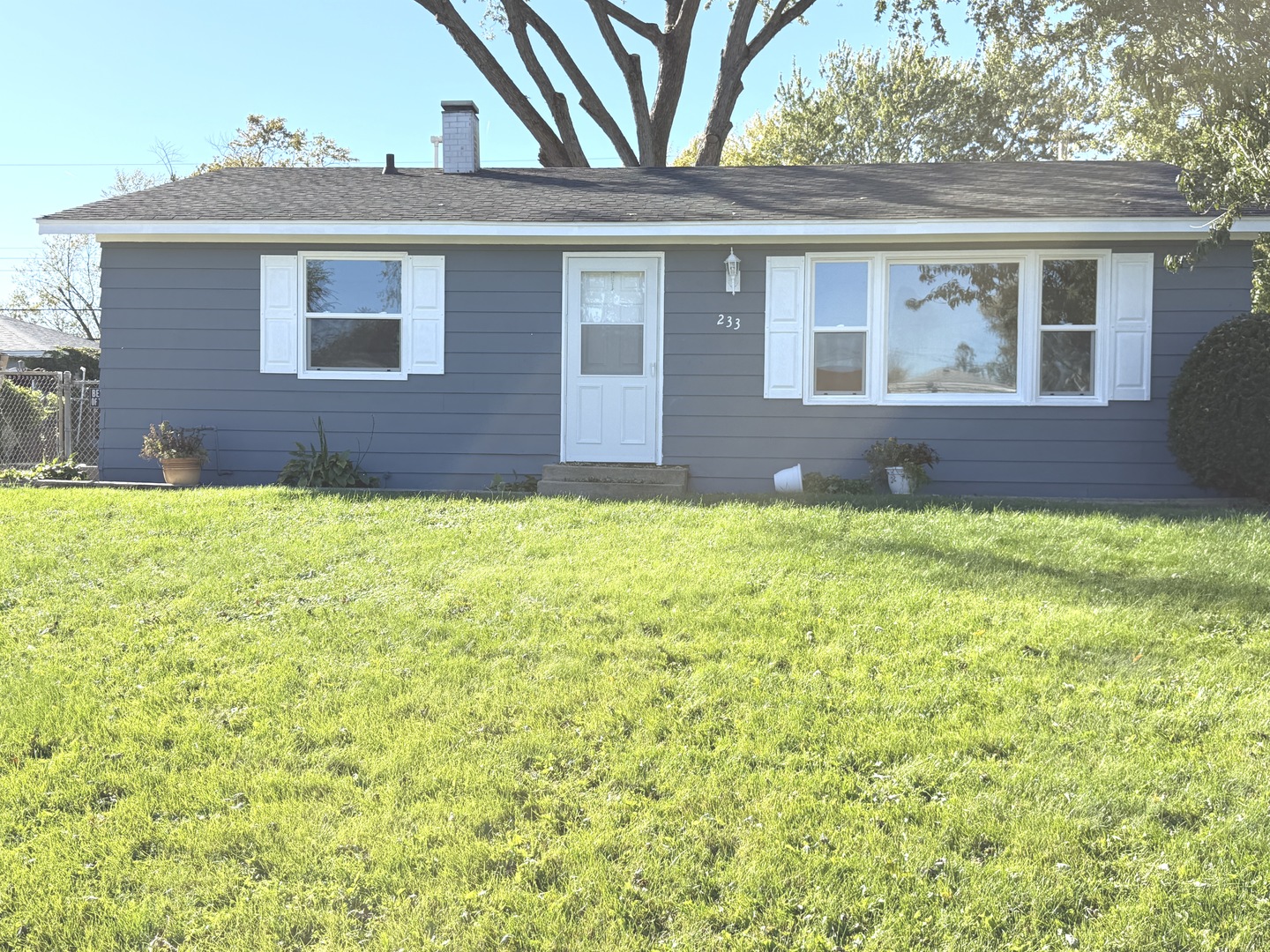 233 Ensenada Drive, Carpentersville IL 60110