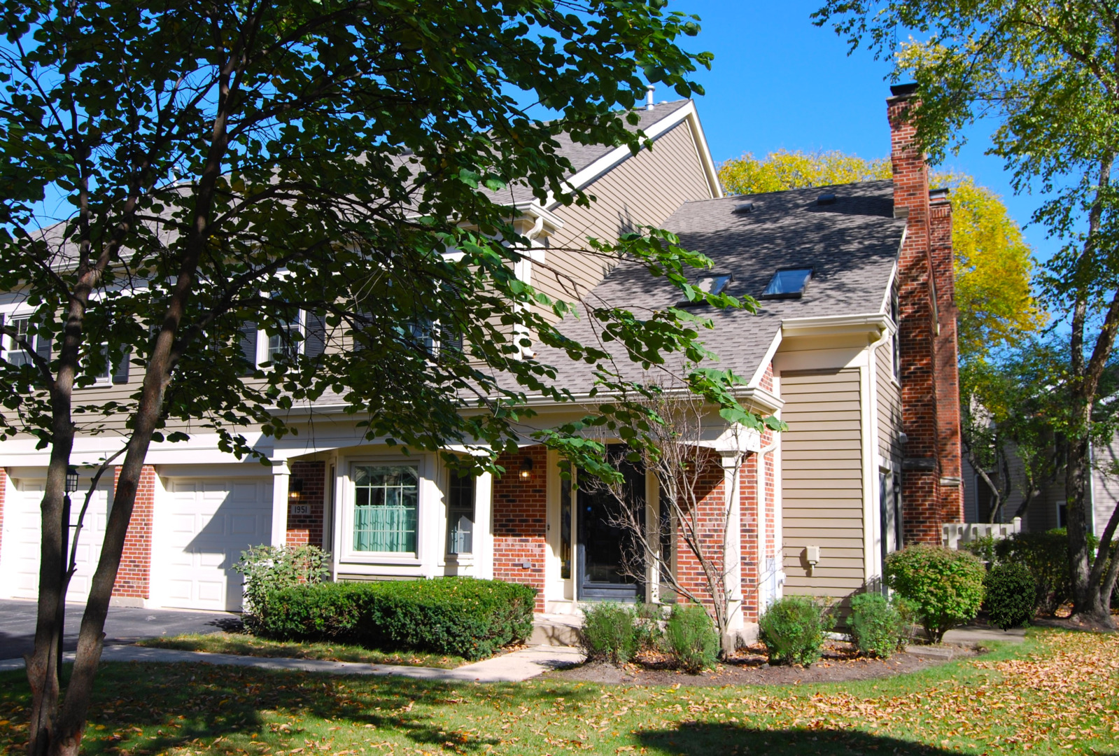 1951 N CHARTER POINT Drive, Arlington Heights IL 60004