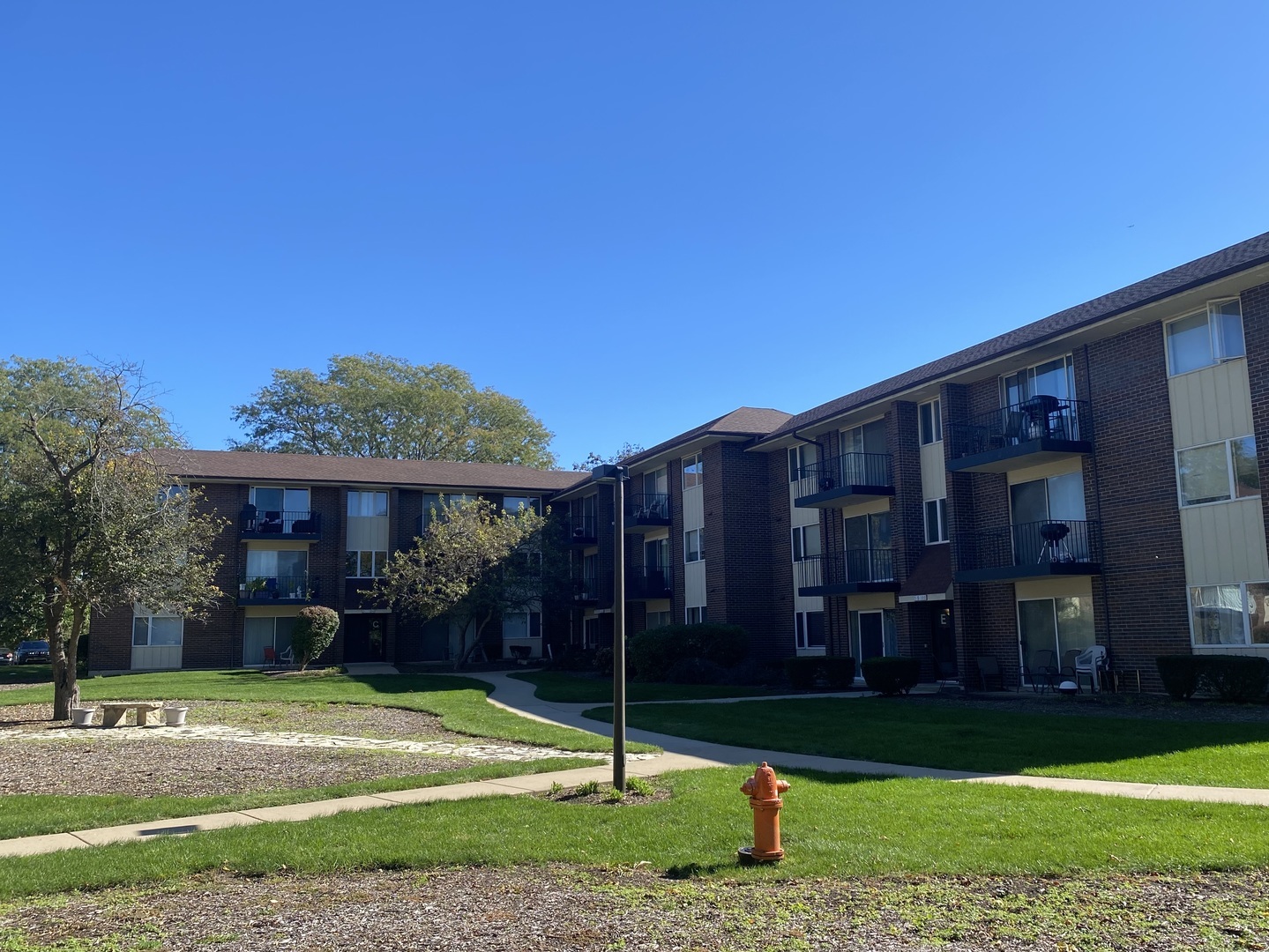 5S100 Pebblewood Lane Unit D10, Naperville IL 60563