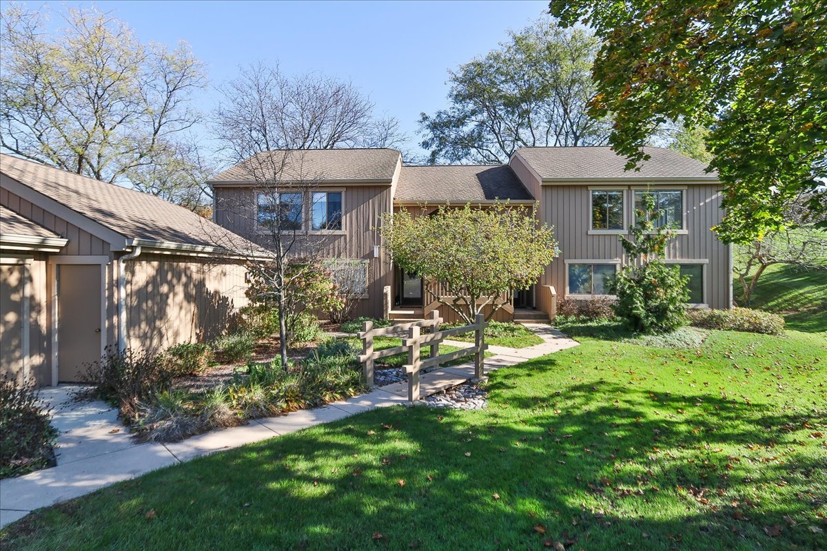 746A Oak Hill Road Unit A, Lake Barrington IL 60010