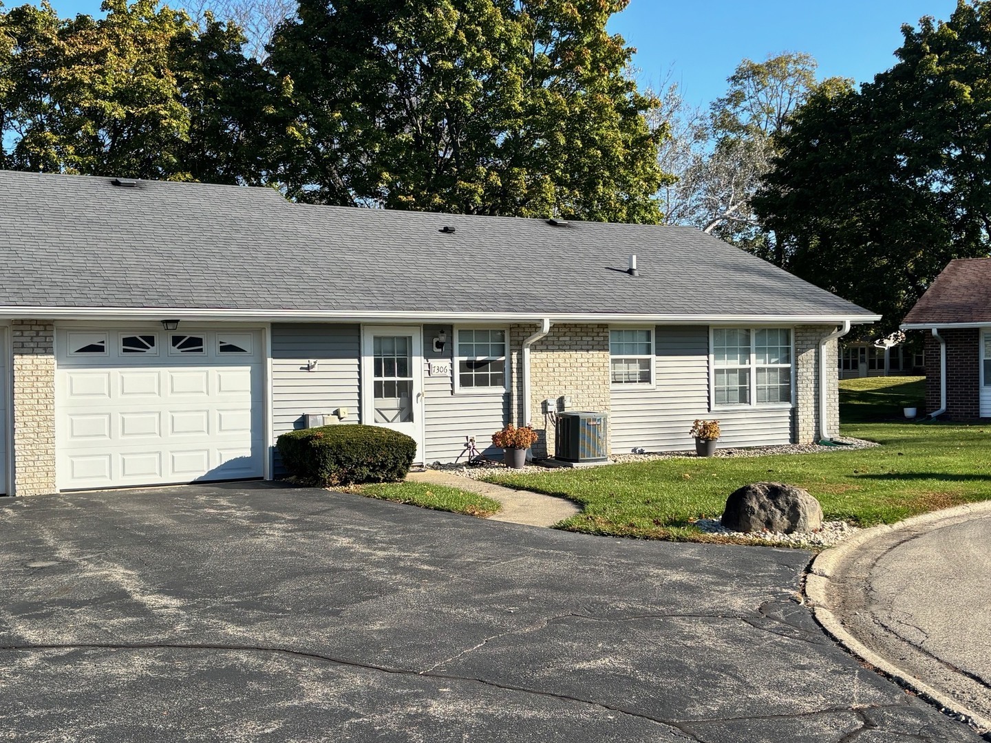 7306 Dunwood Court Unit 7306, Fox Lake IL 60020