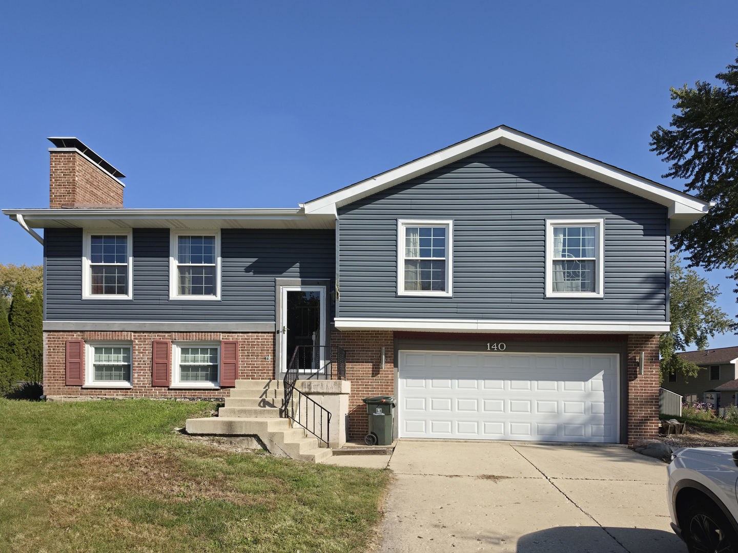 140 S whispering hills Drive, Naperville IL 60540