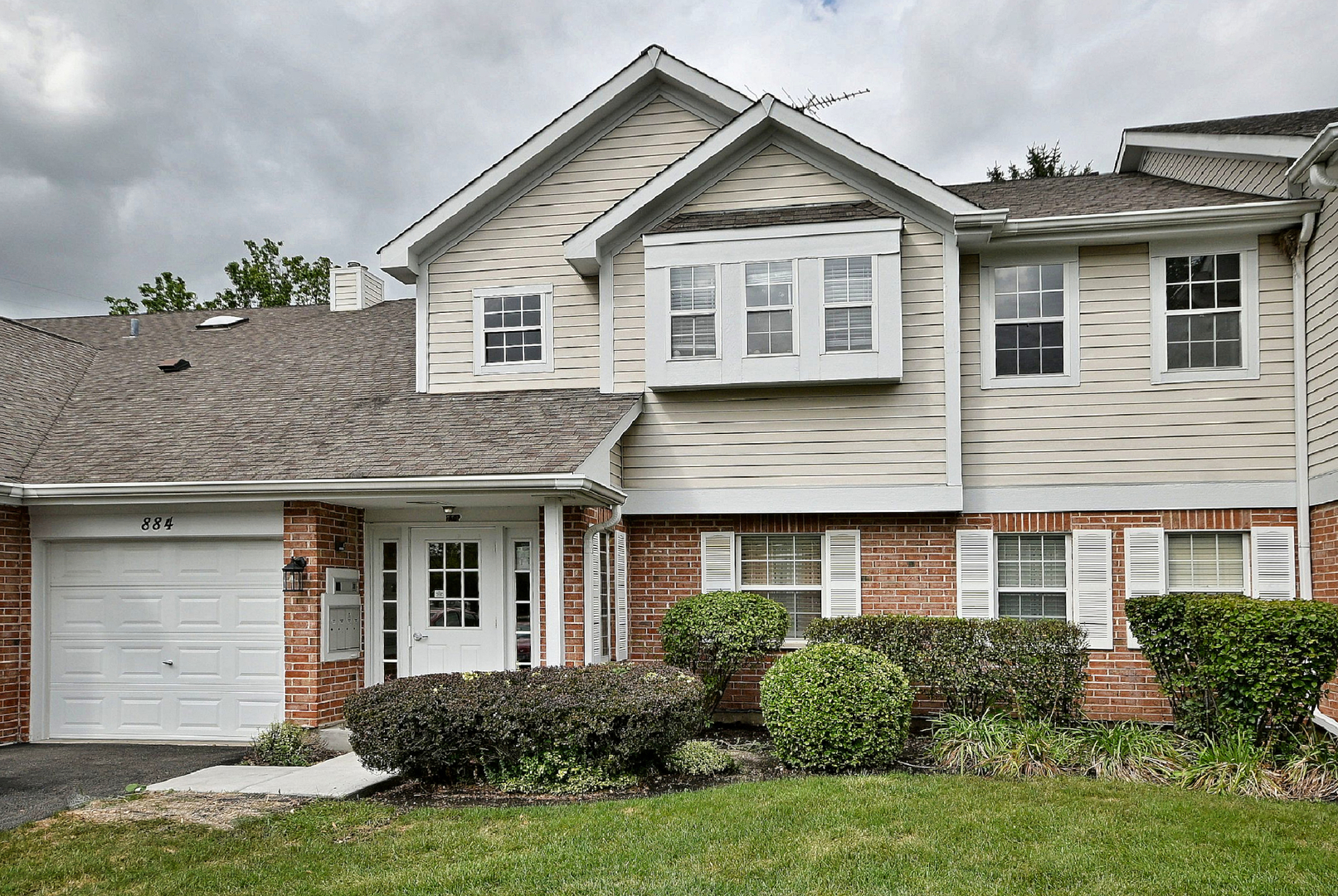 884 Pas Court Unit 101, Naperville IL 60563