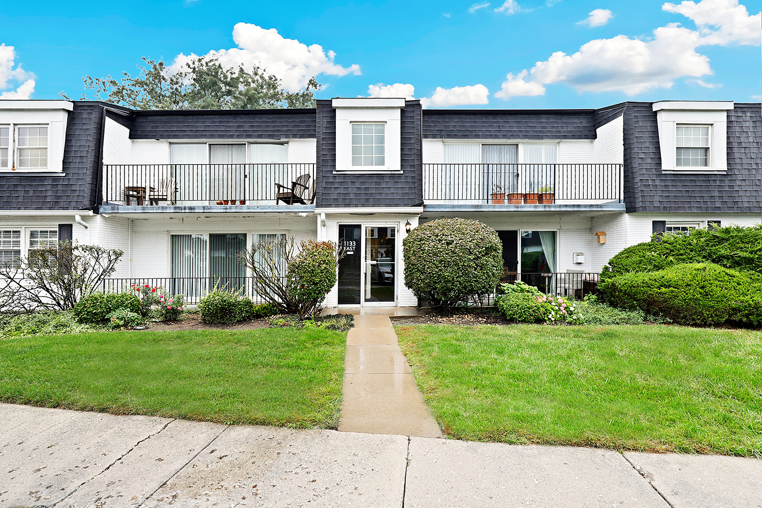 1133 Royal St George Drive Unit 102, Naperville IL 60563