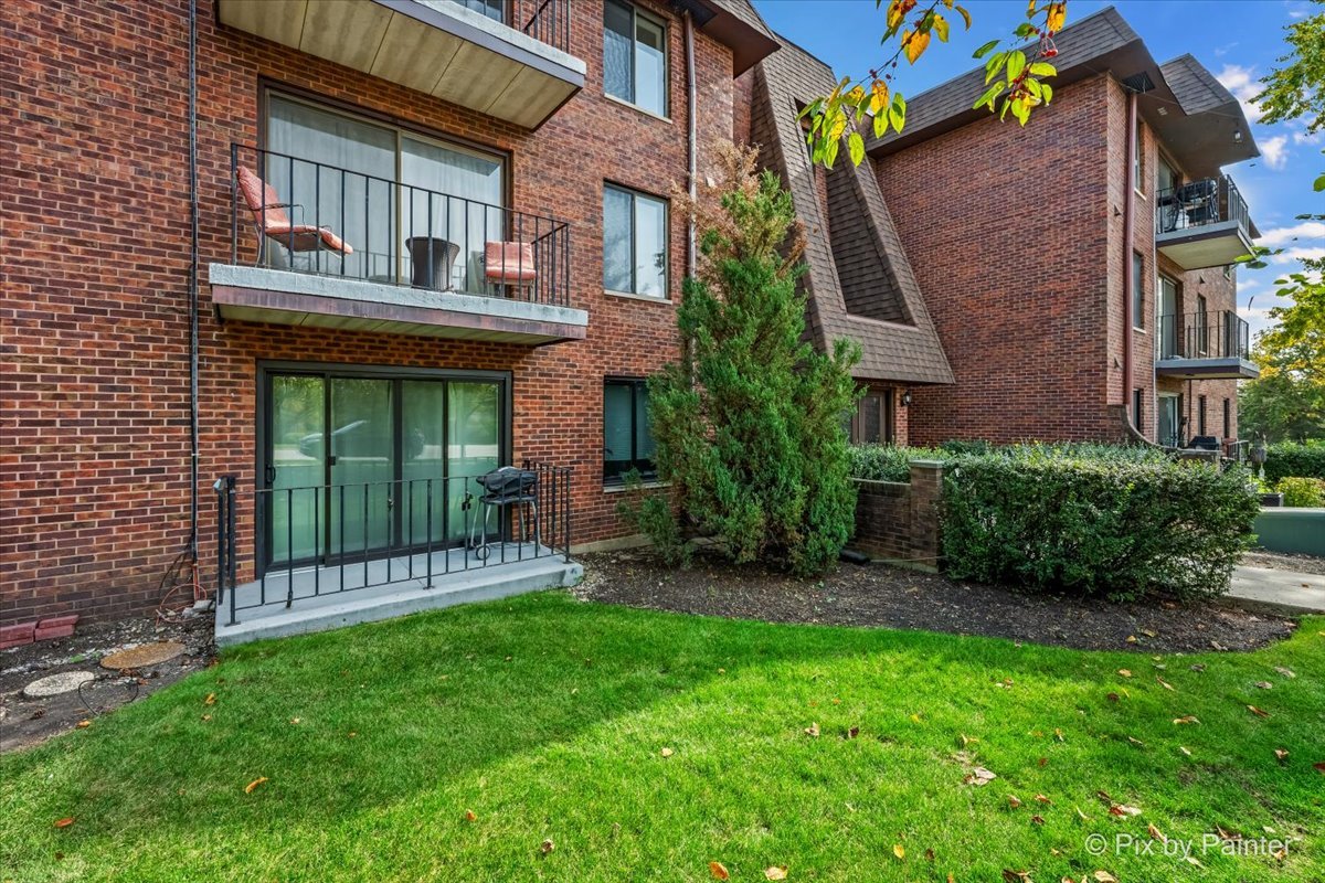 80 S Pleasant Road Unit 101, Lake Zurich IL 60047