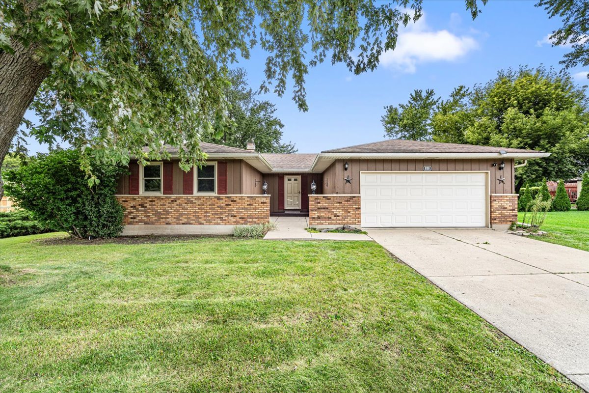 830 Hiawatha Drive, Elgin IL 60120
