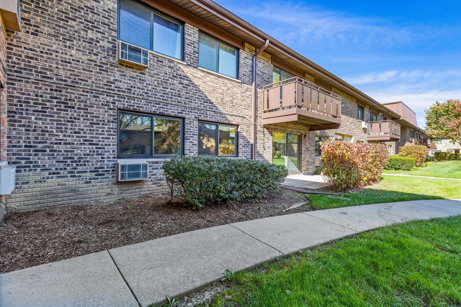 2616 N Windsor Drive Unit 103, Arlington Heights IL 60004