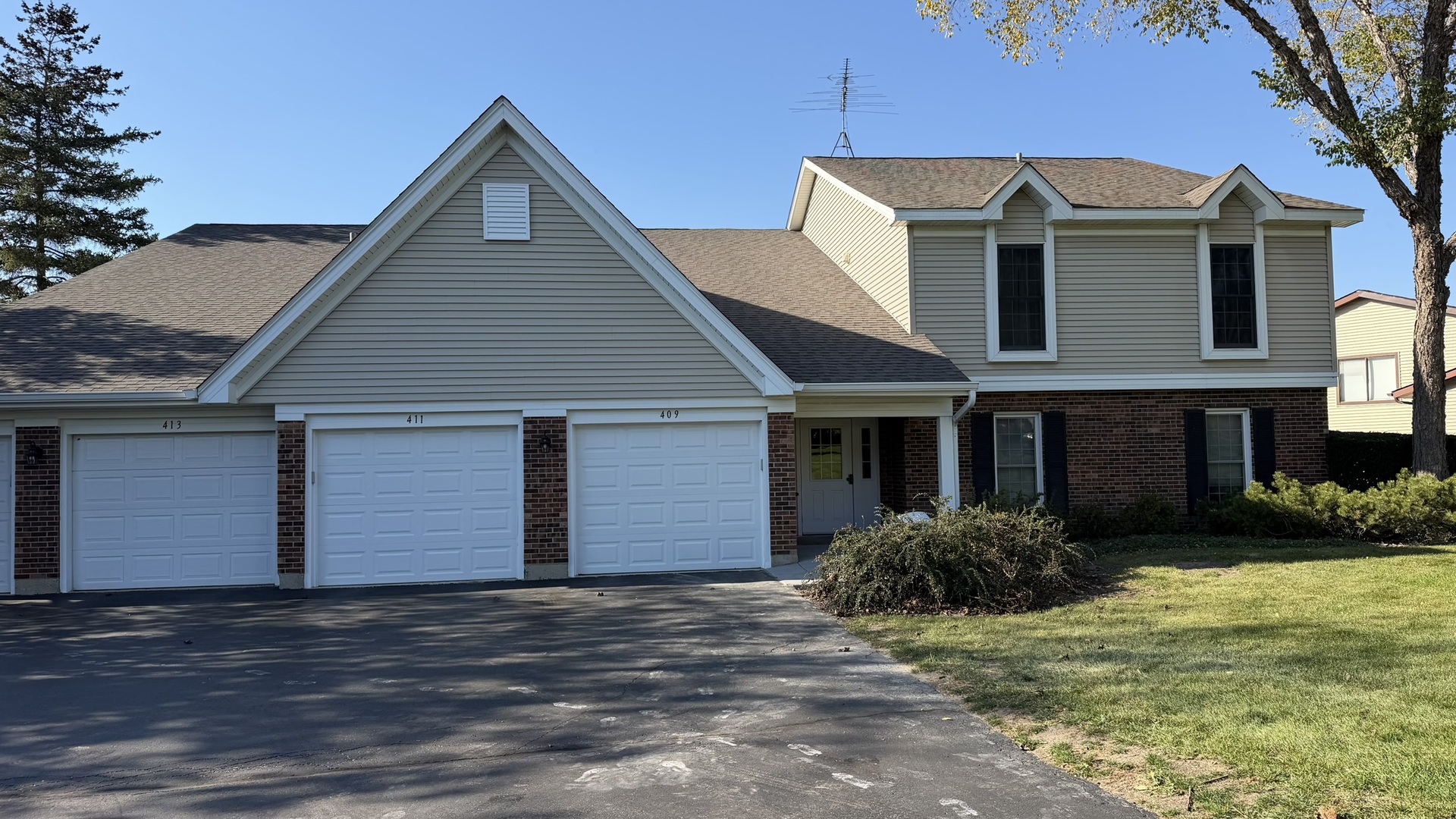 411 N Thornwood Drive Unit 411, Mchenry IL 60050